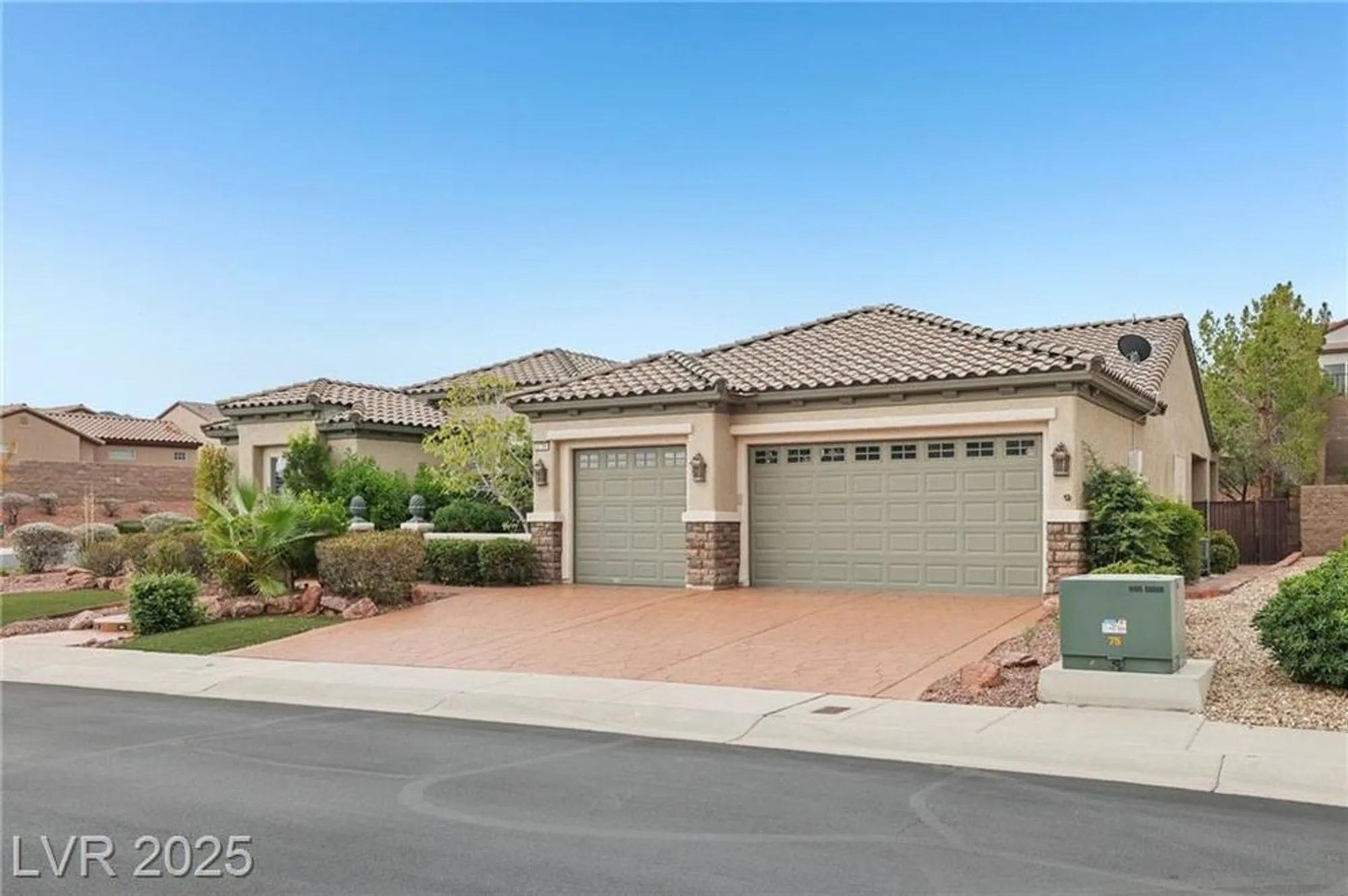 Property Slideshow image 2 of 38 | 2359 blooming valley ct, Henderson, NV, 89052