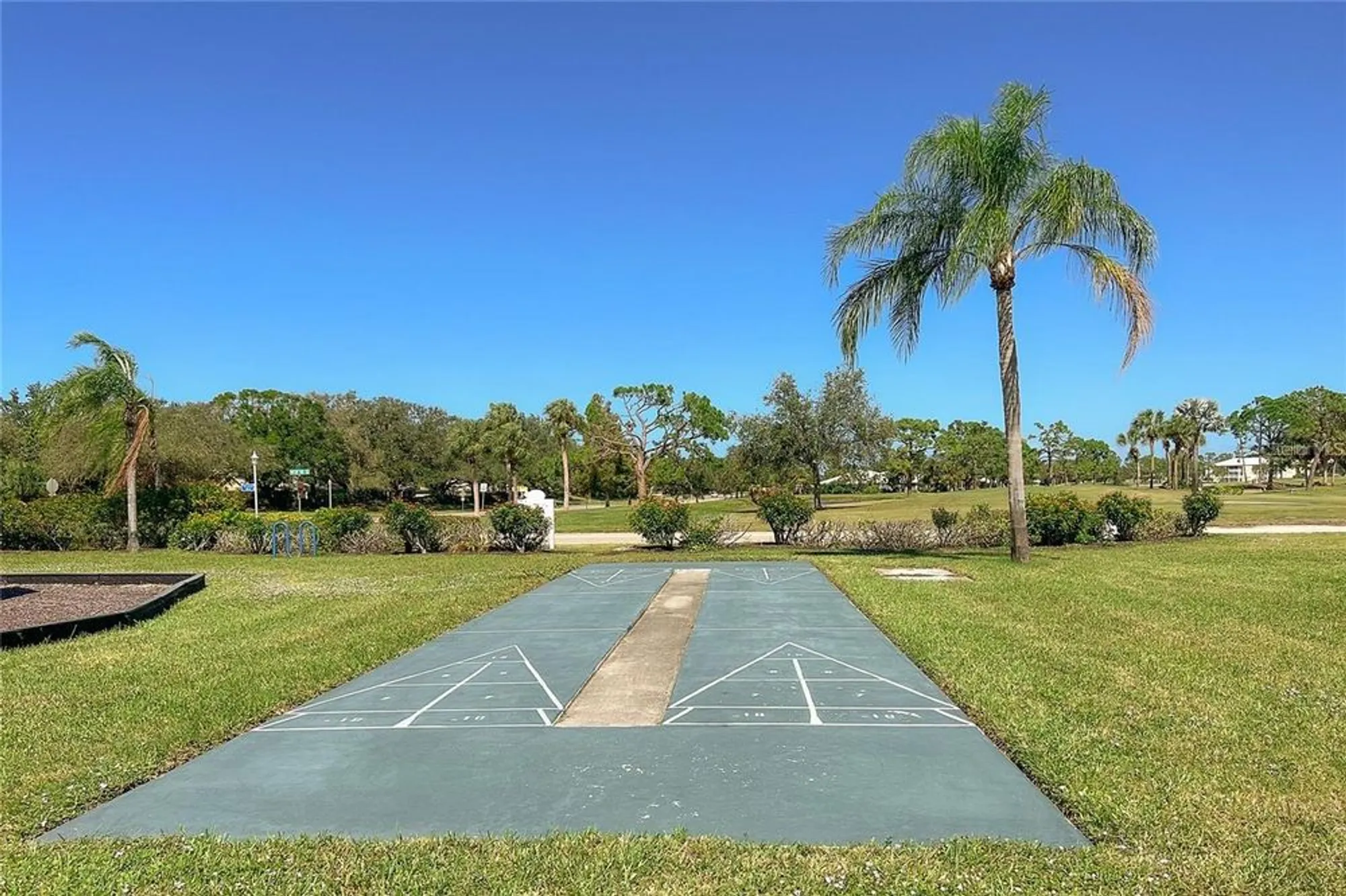 Property Slideshow image 25 of 28 | 320 langholm dr, Venice, FL, 34293
