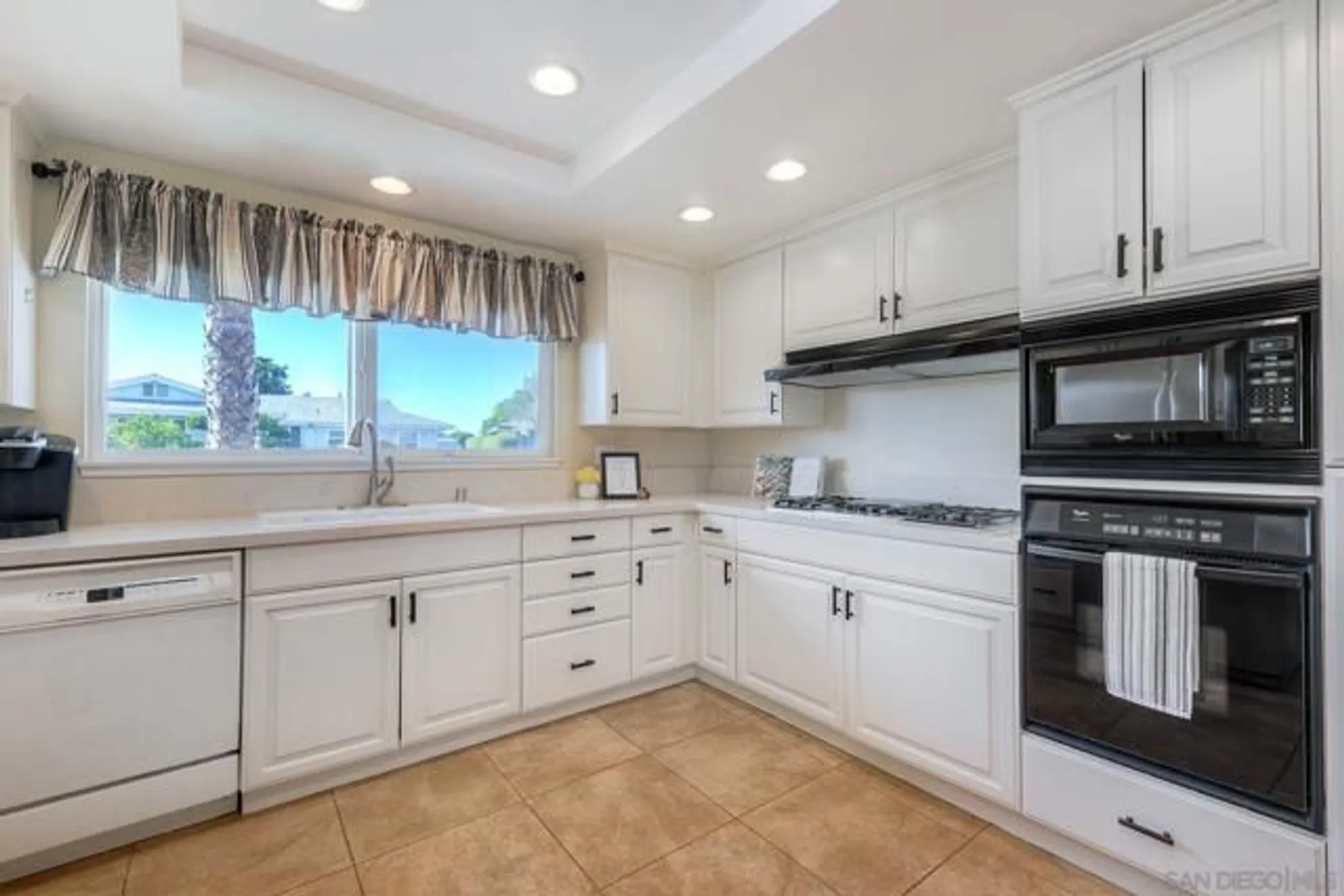 Property Slideshow image 13 of 34 | 12528 niego ln, San Diego, CA, 92128