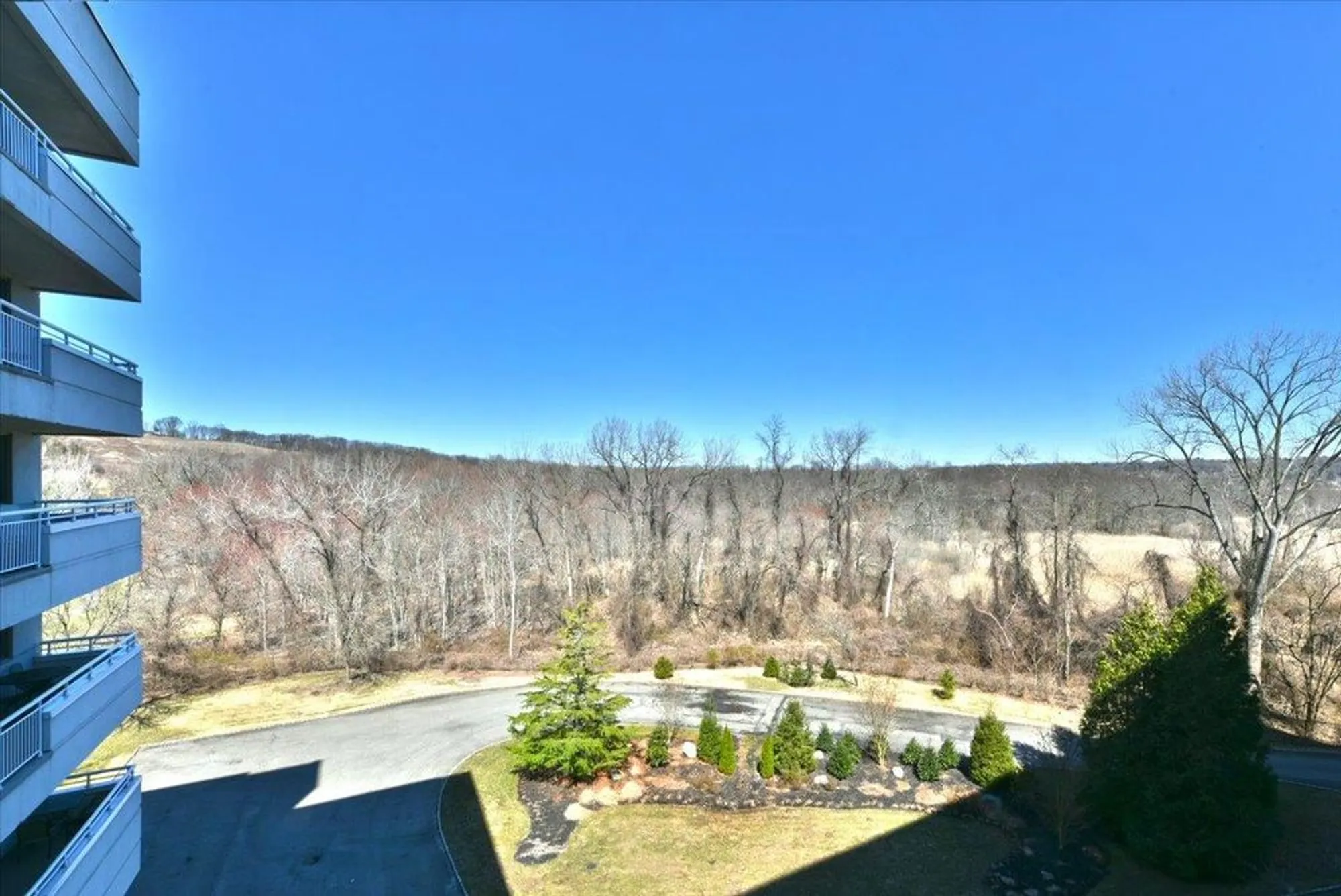 Property Slideshow image 20 of 27 | 100 harbor view dr 439, Port Washington, NY, 11050