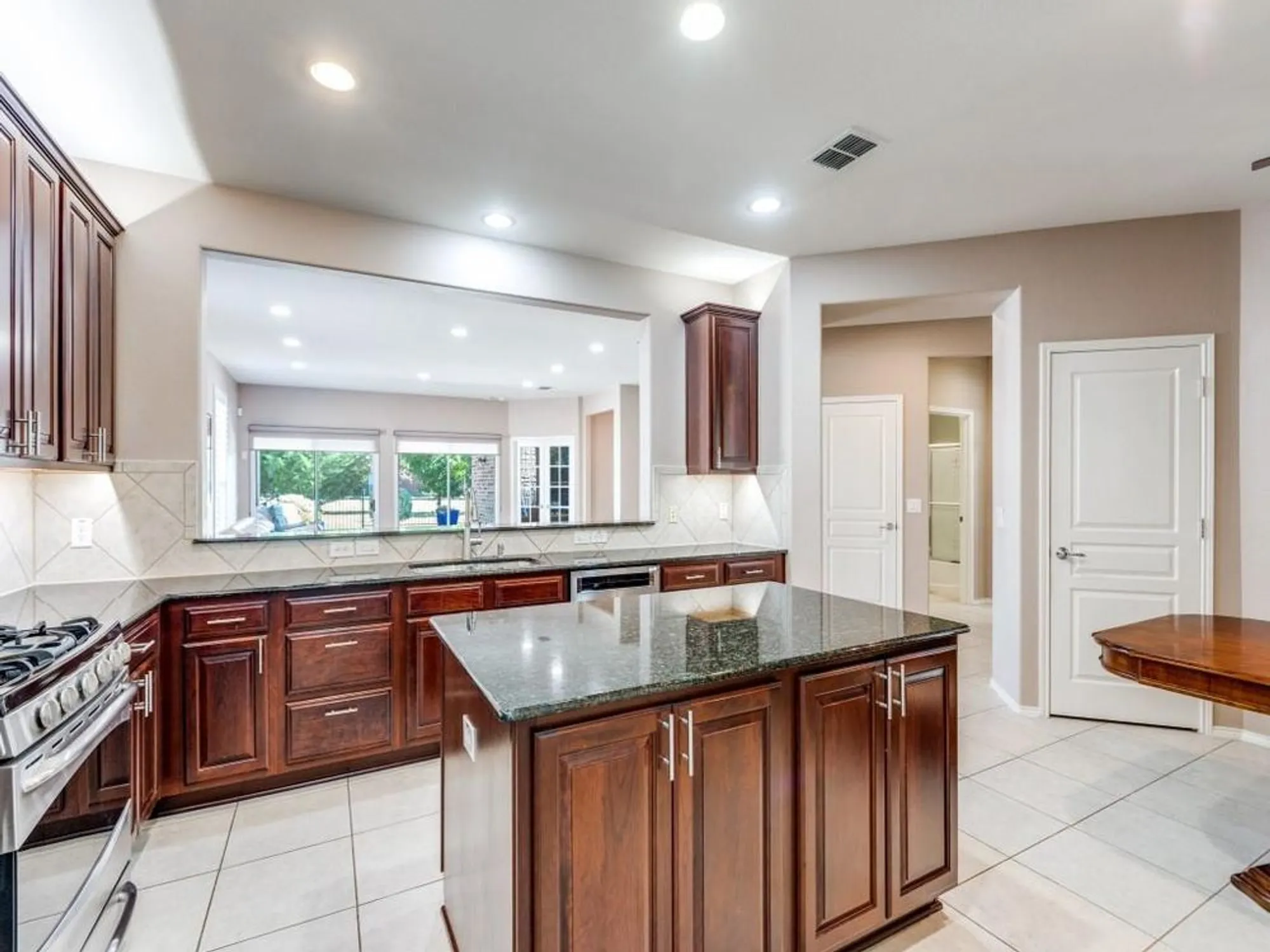 Property Slideshow image 11 of 37 | 7404 pasatiempo dr, Frisco, TX, 75036