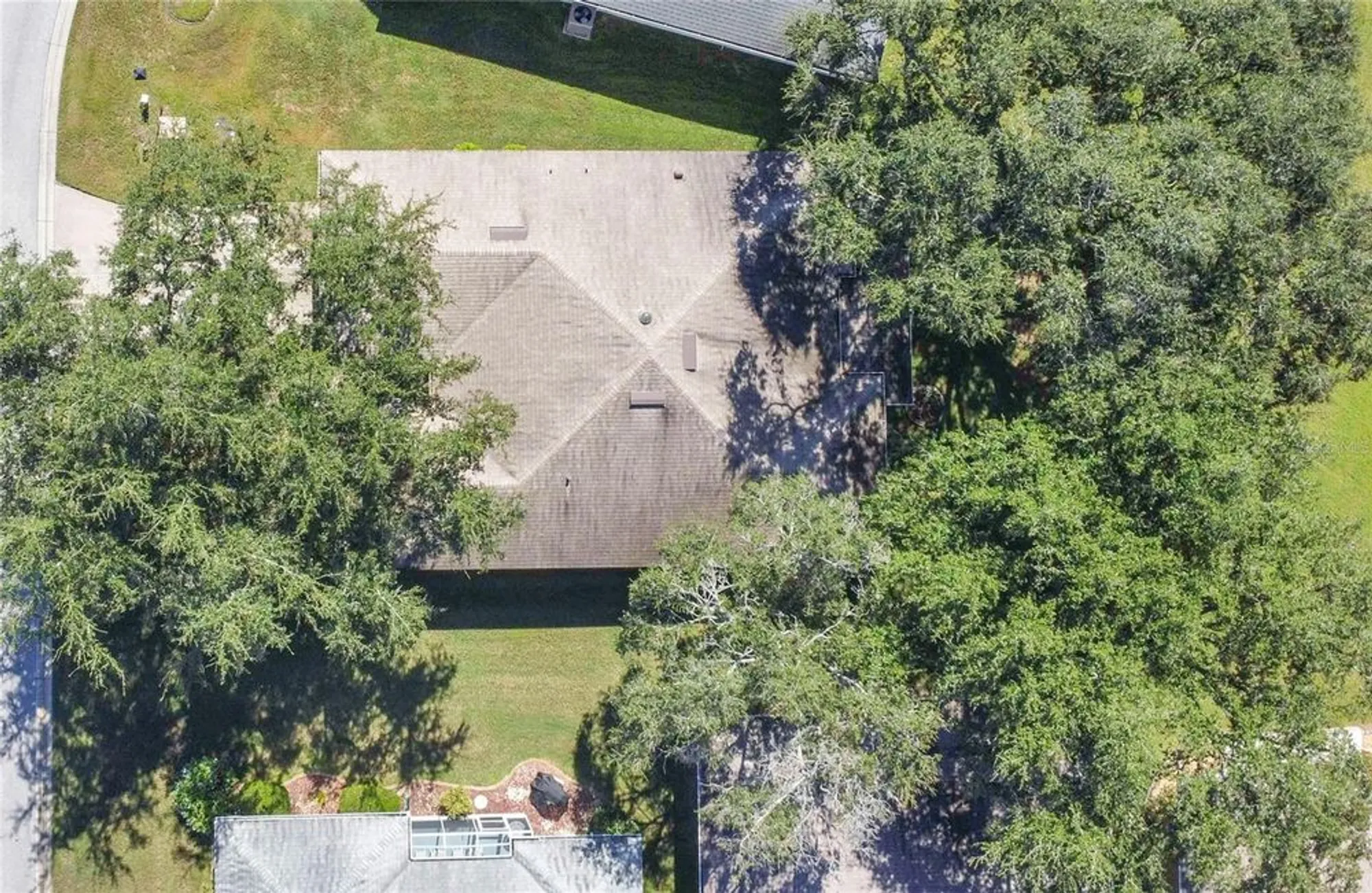 Property Slideshow image 32 of 46 | 32805 oak park dr, Leesburg, FL, 34748