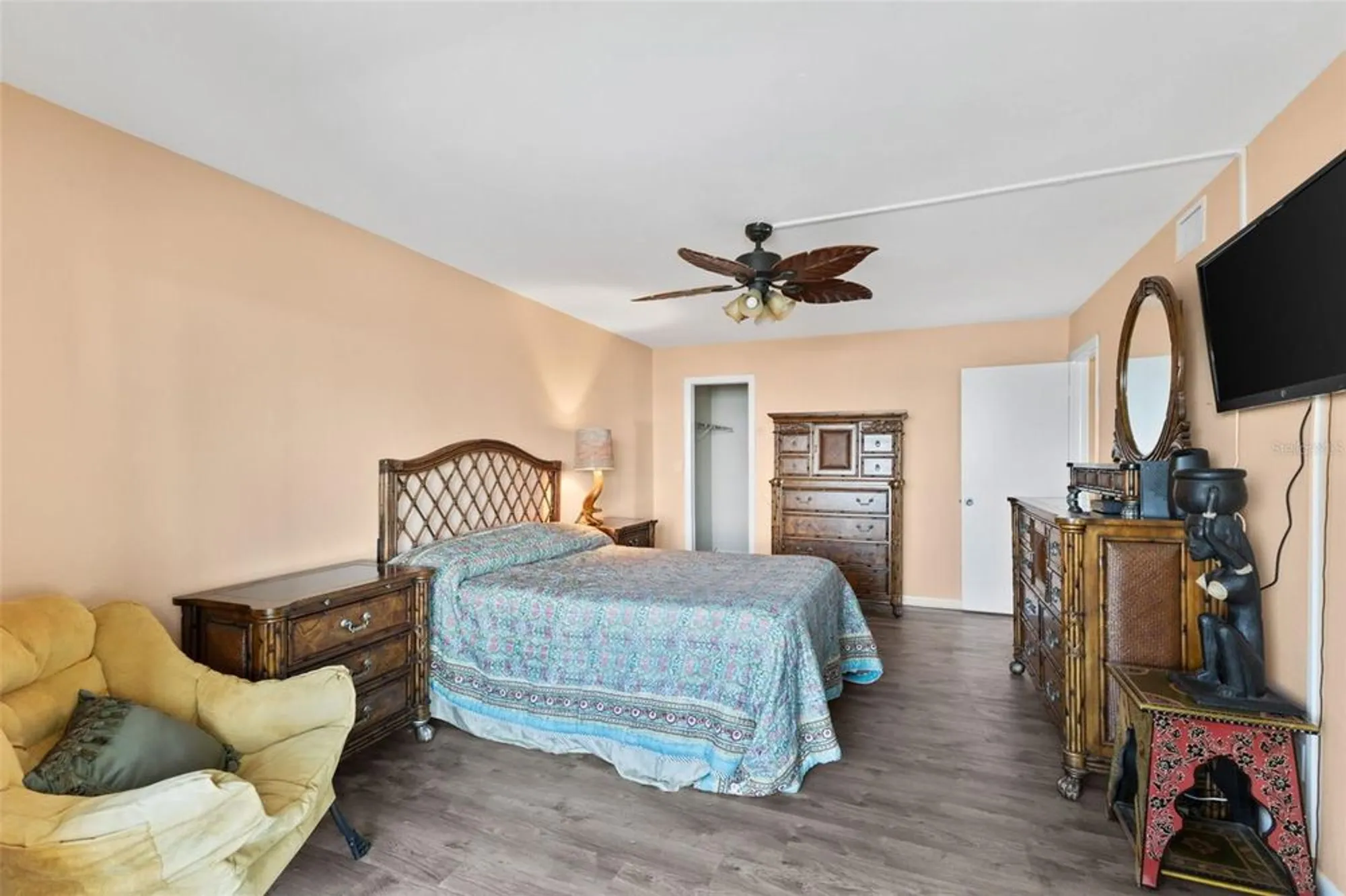 Property Slideshow image 15 of 46 | 4550 cove cir apt 501, Saint Petersburg, FL, 33708