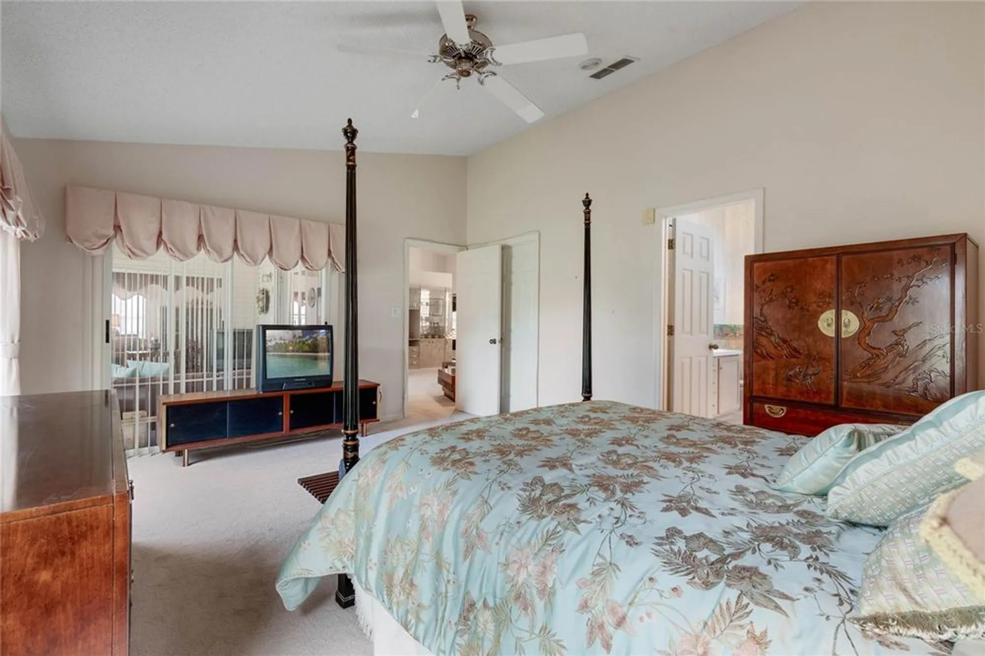 Property Slideshow image 23 of 59 | 25274 lost oak cir, Leesburg, FL, 34748