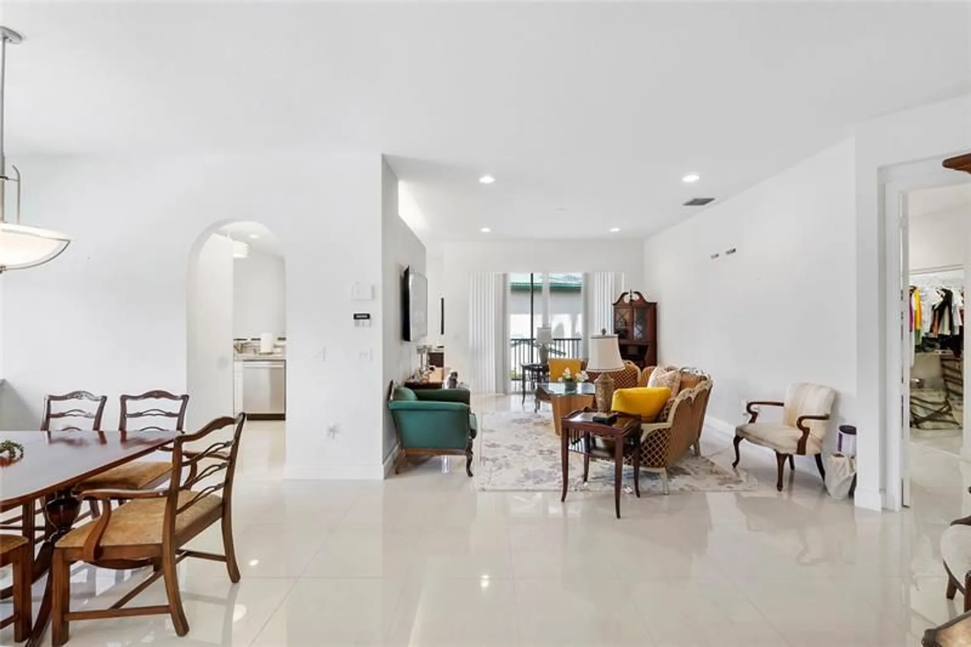 Property Slideshow image 6 of 36 | 7940 exeter cir 201, Tamarac, FL, 33321