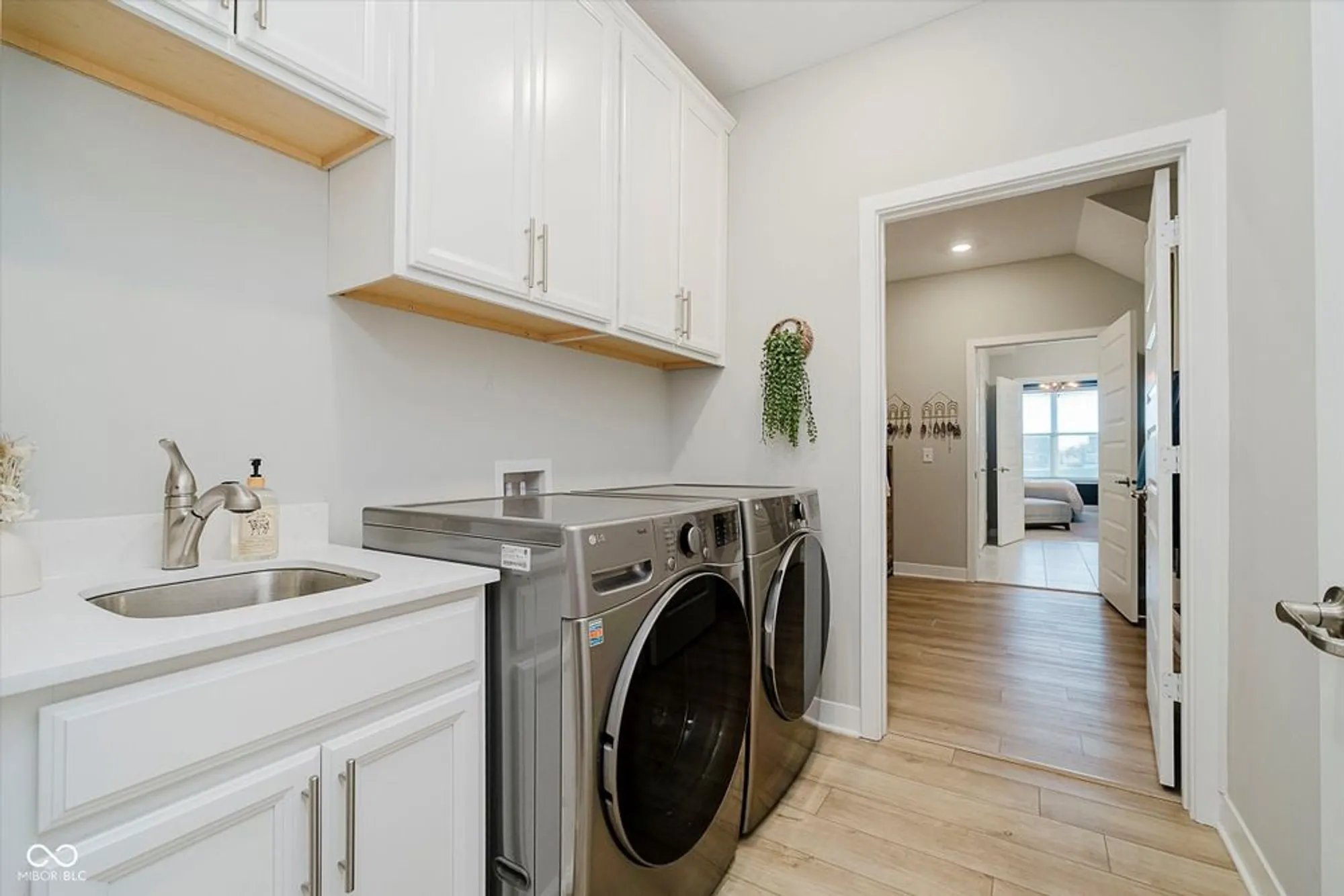 Property Slideshow image 27 of 34 | 1685 garwood dr, Westfield, IN, 46074