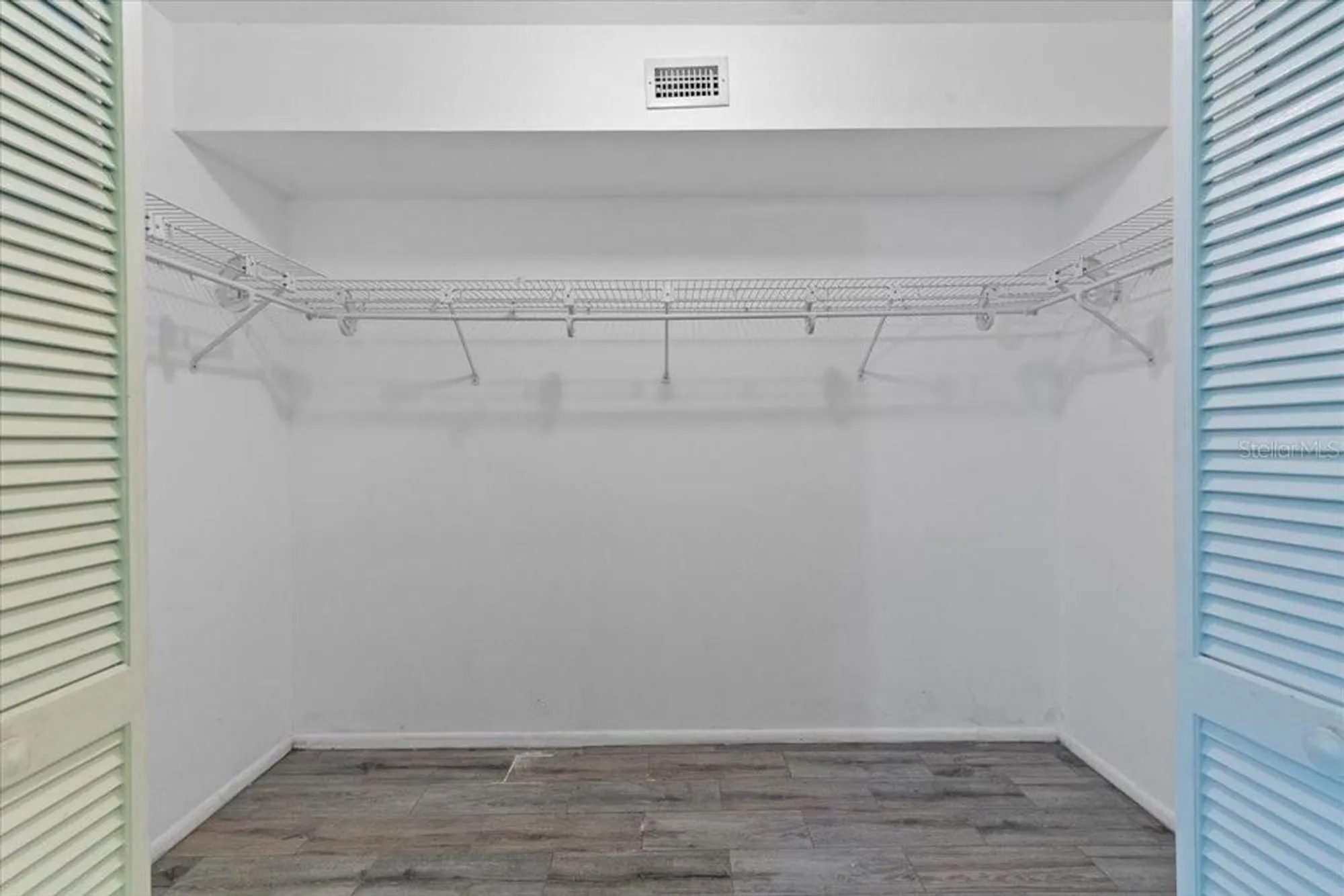 Property Slideshow image 20 of 37 | 2192 swedish dr apt 10, Clearwater, FL, 33763