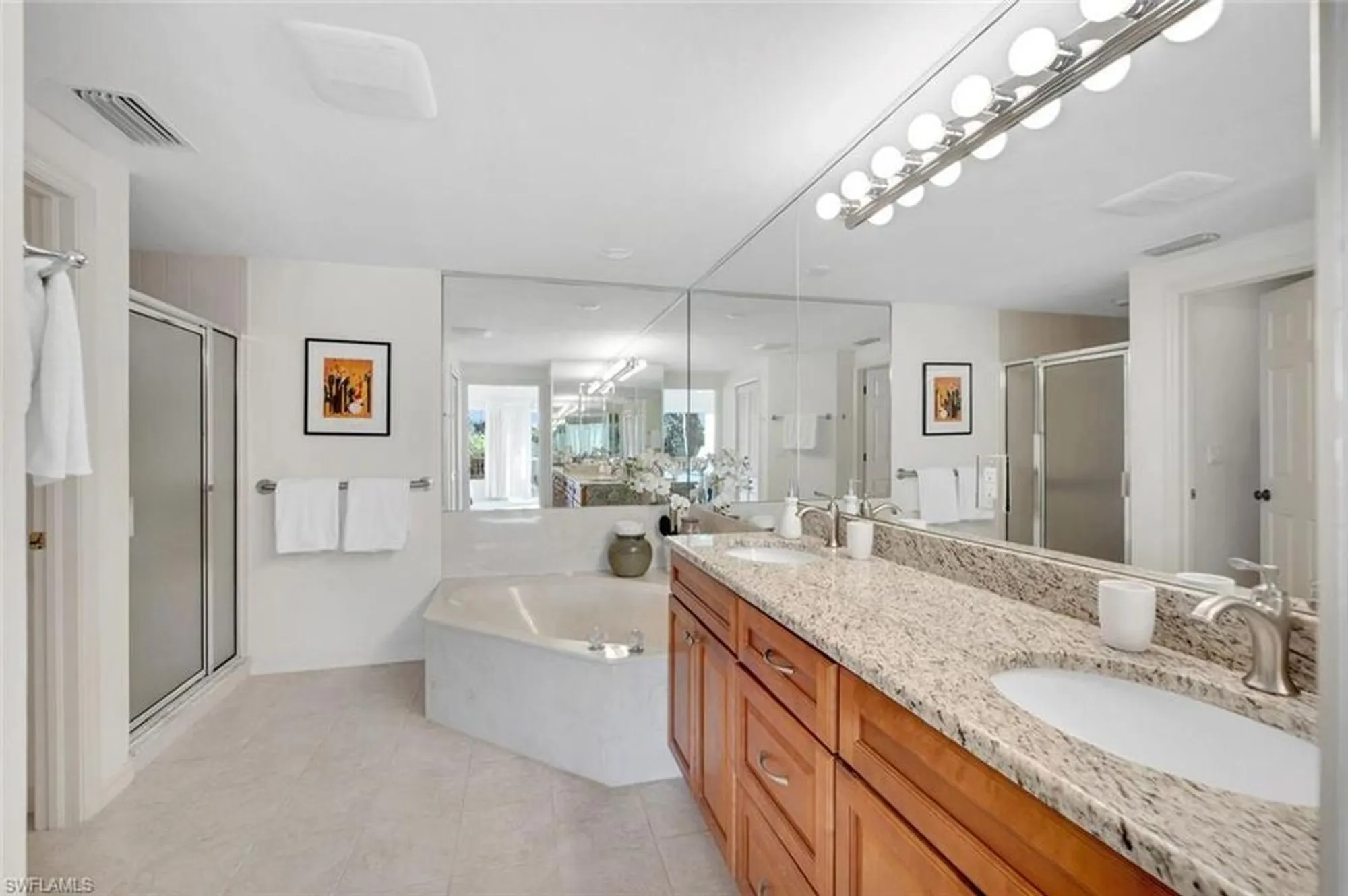 Property Slideshow image 15 of 22 | 26881 wedgewood dr 102, Bonita Springs, FL, 34134