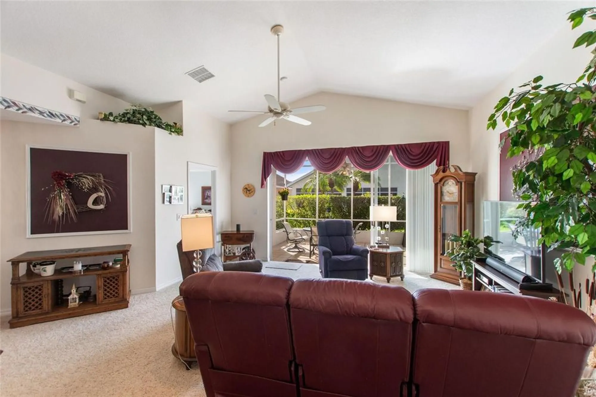 Property Slideshow image 3 of 56 | 247 travis ln, Davenport, FL, 33837