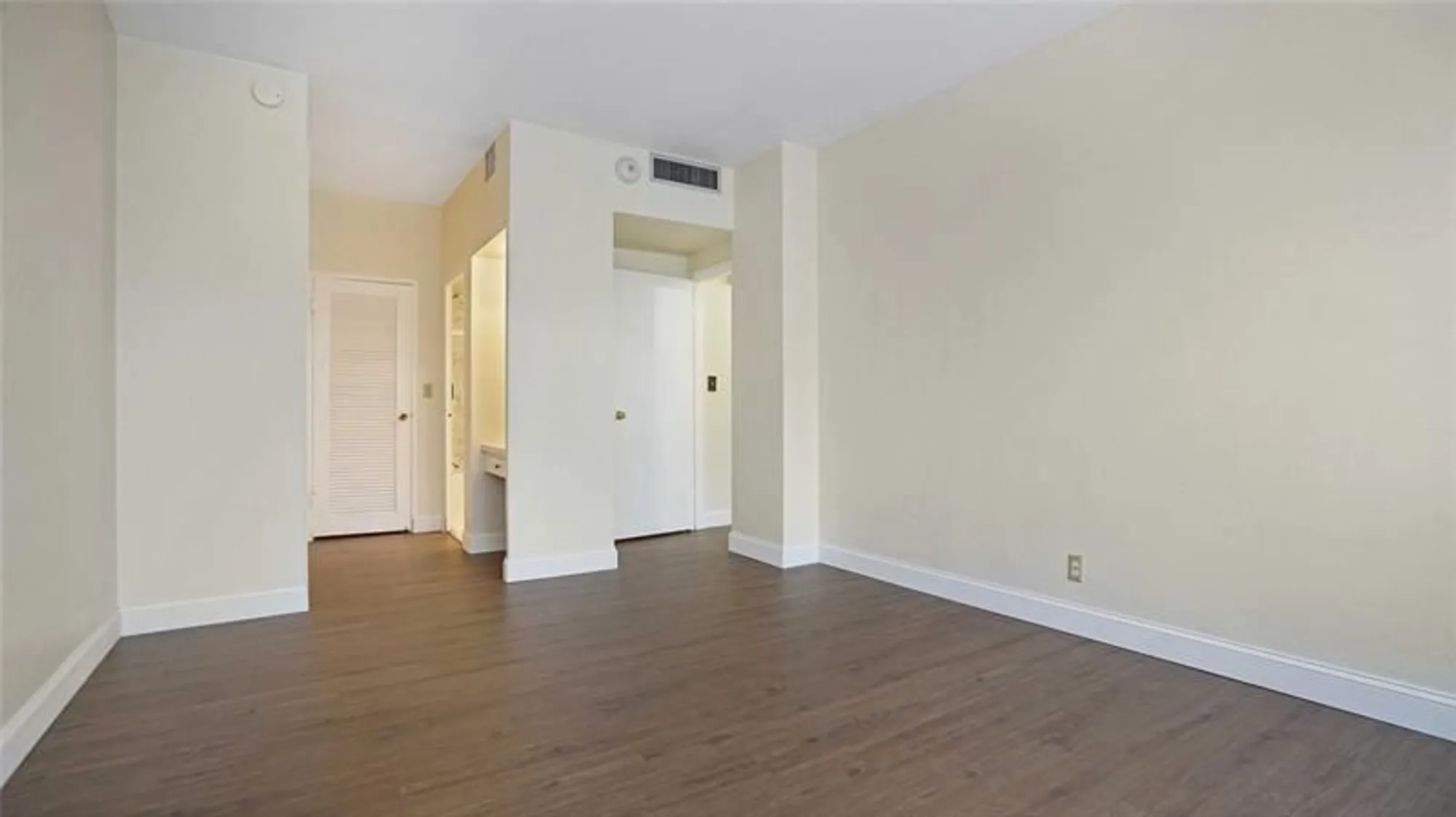 Property Slideshow image 23 of 49 | 3333 ne 34th st 109, Fort Lauderdale, FL, 33308