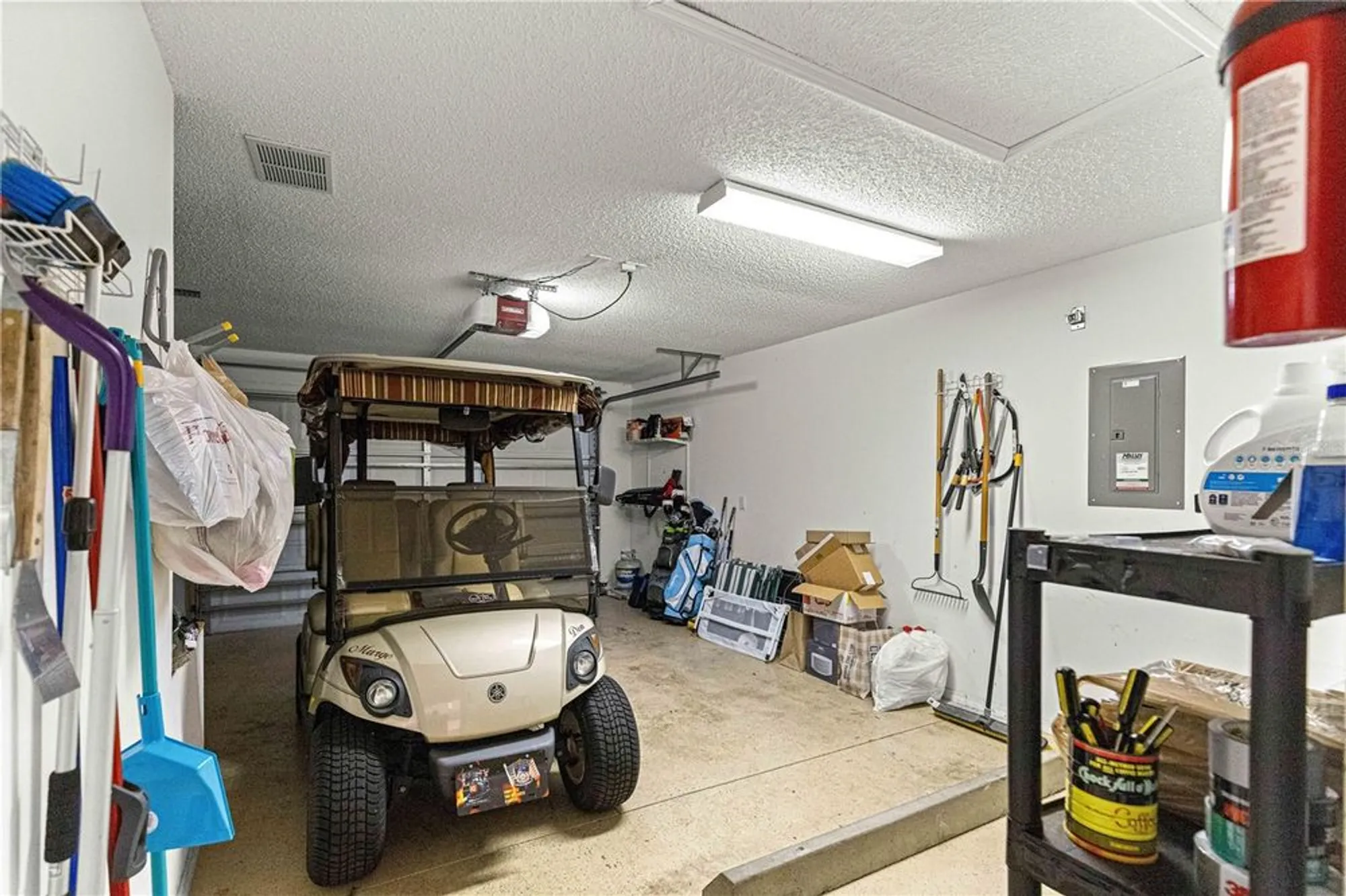 Property Slideshow image 15 of 20 | 2912 barboza dr, The Villages, FL, 32162