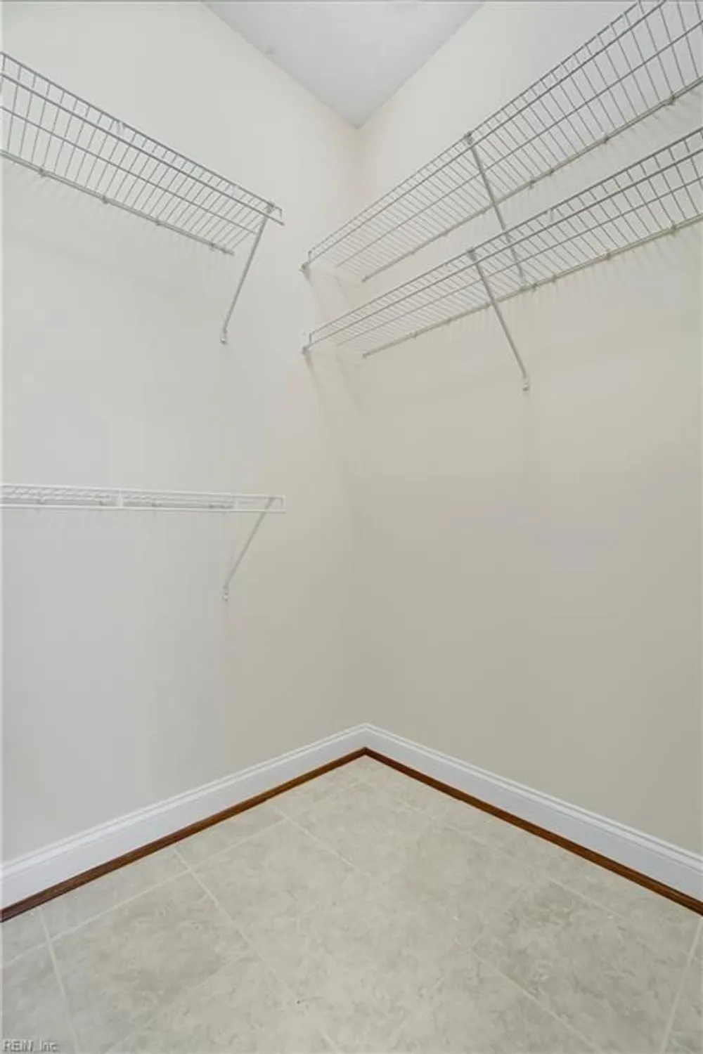 Property Slideshow image 22 of 34 | 1439 thistlewood ln, Chesapeake, VA, 23320