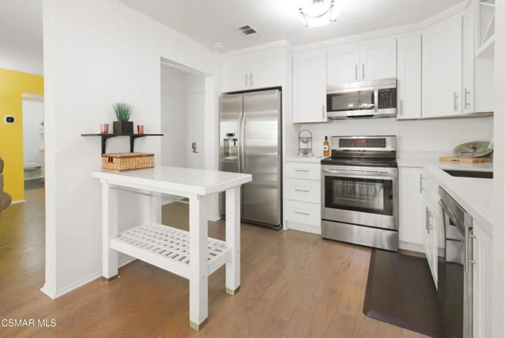 Property Slideshow image 2 of 16 | 286 oakleaf dr apt 22, Thousand Oaks, CA, 91360