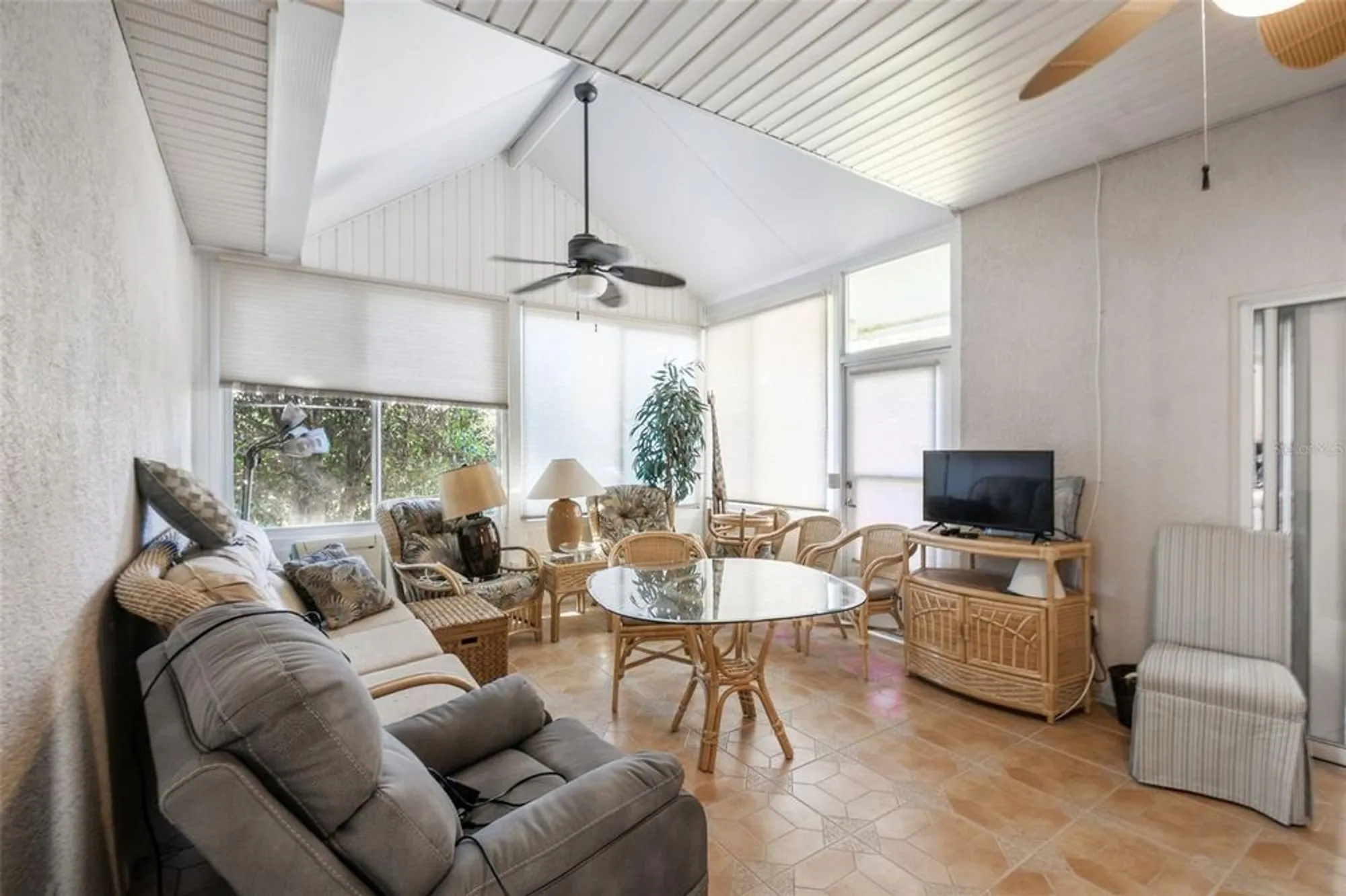 Property Slideshow image 14 of 46 | 100 meridian ave, Poinciana, FL, 34759