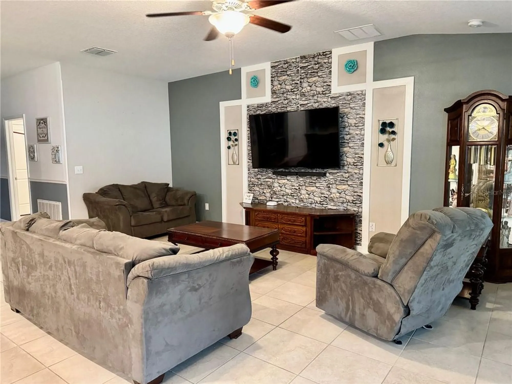 Property Slideshow image 5 of 20 | 9712 sage creek dr, Ruskin, FL, 33573