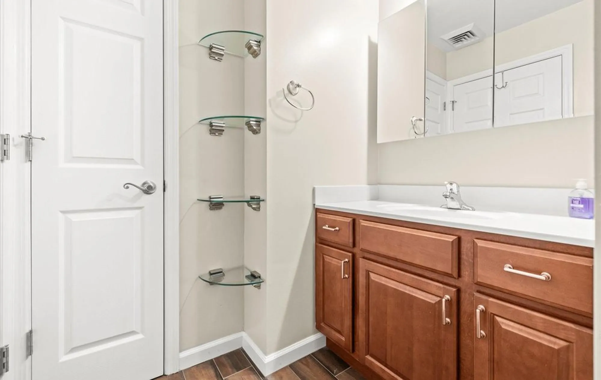 Property Slideshow image 17 of 20 | 1002 willow ln, Valley Stream, NY, 11580