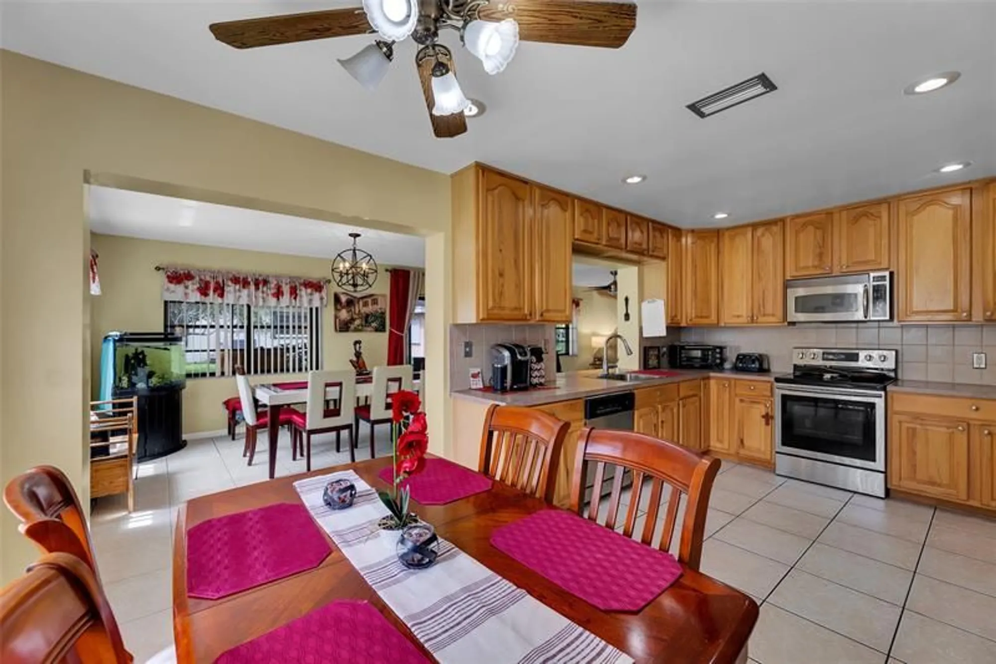 Property Slideshow image 31 of 50 | 9802 nw 75th ct, Tamarac, FL, 33321