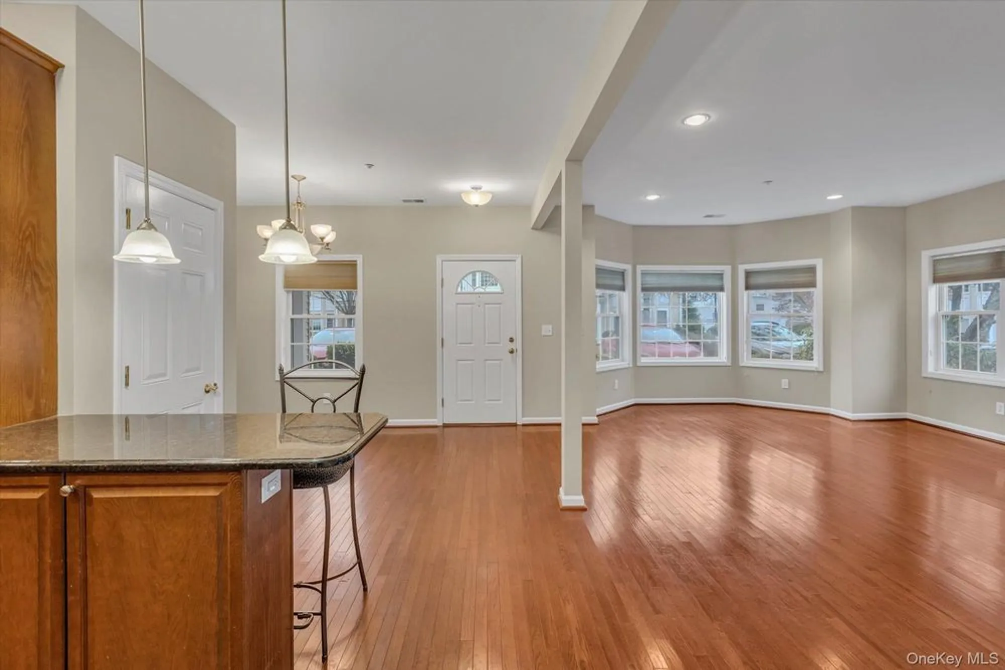 Property Slideshow image 8 of 24 | 119 autumn dr, Plainview, NY, 11803