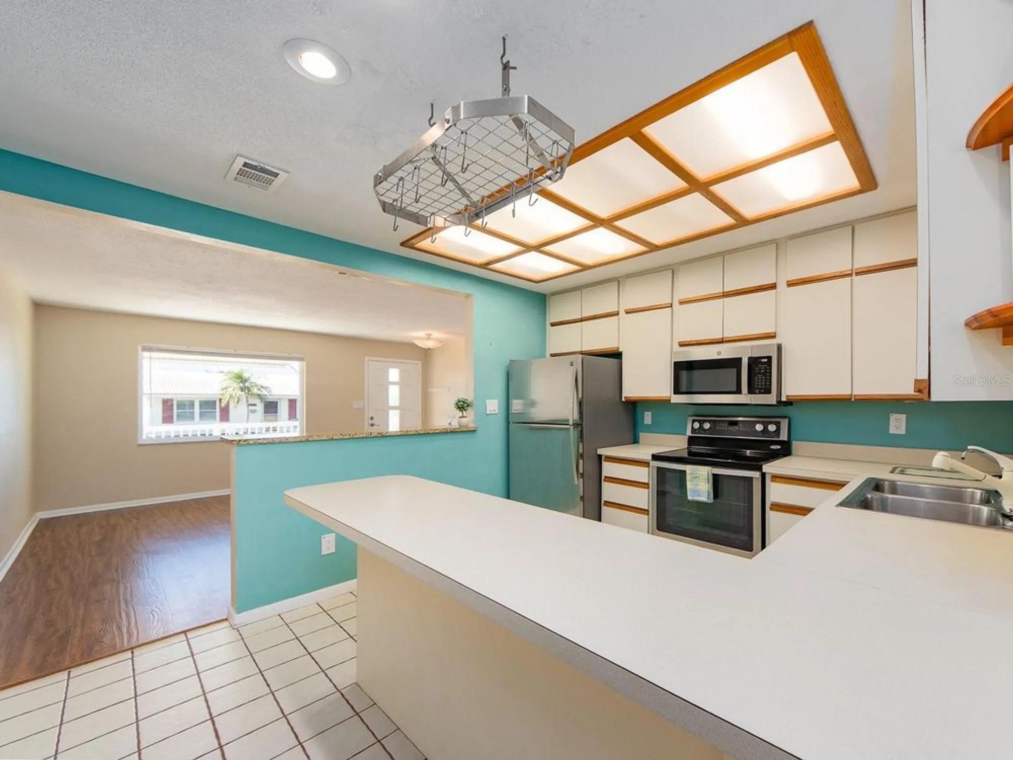 Property Slideshow image 9 of 30 | 9157 140th way, Seminole, FL, 33776