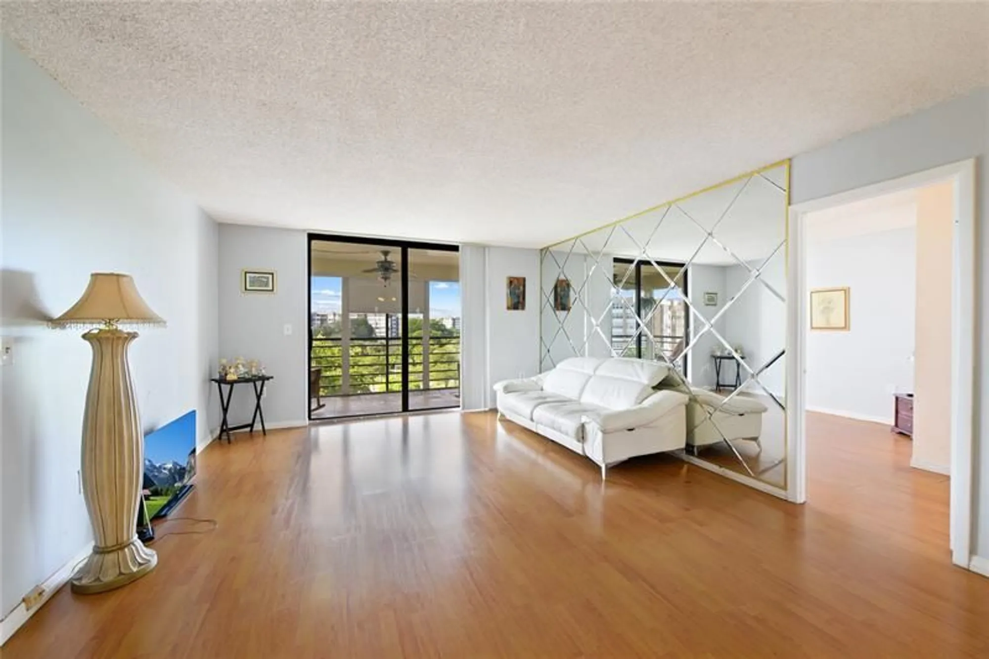 Property Slideshow image 5 of 28 | 1400 saint charles pl 615, Pembroke Pines, FL, 33026