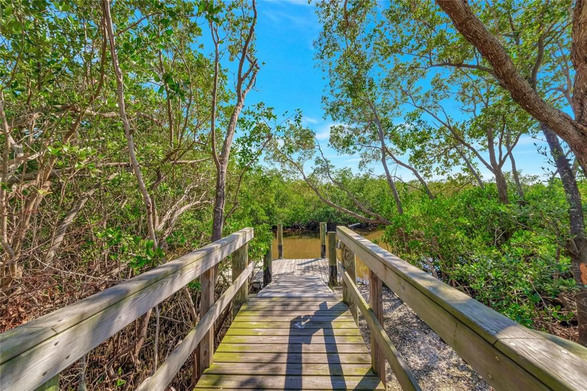 Property Slideshow image 46 of 57 | 801 waterside ln, Bradenton, FL, 34209
