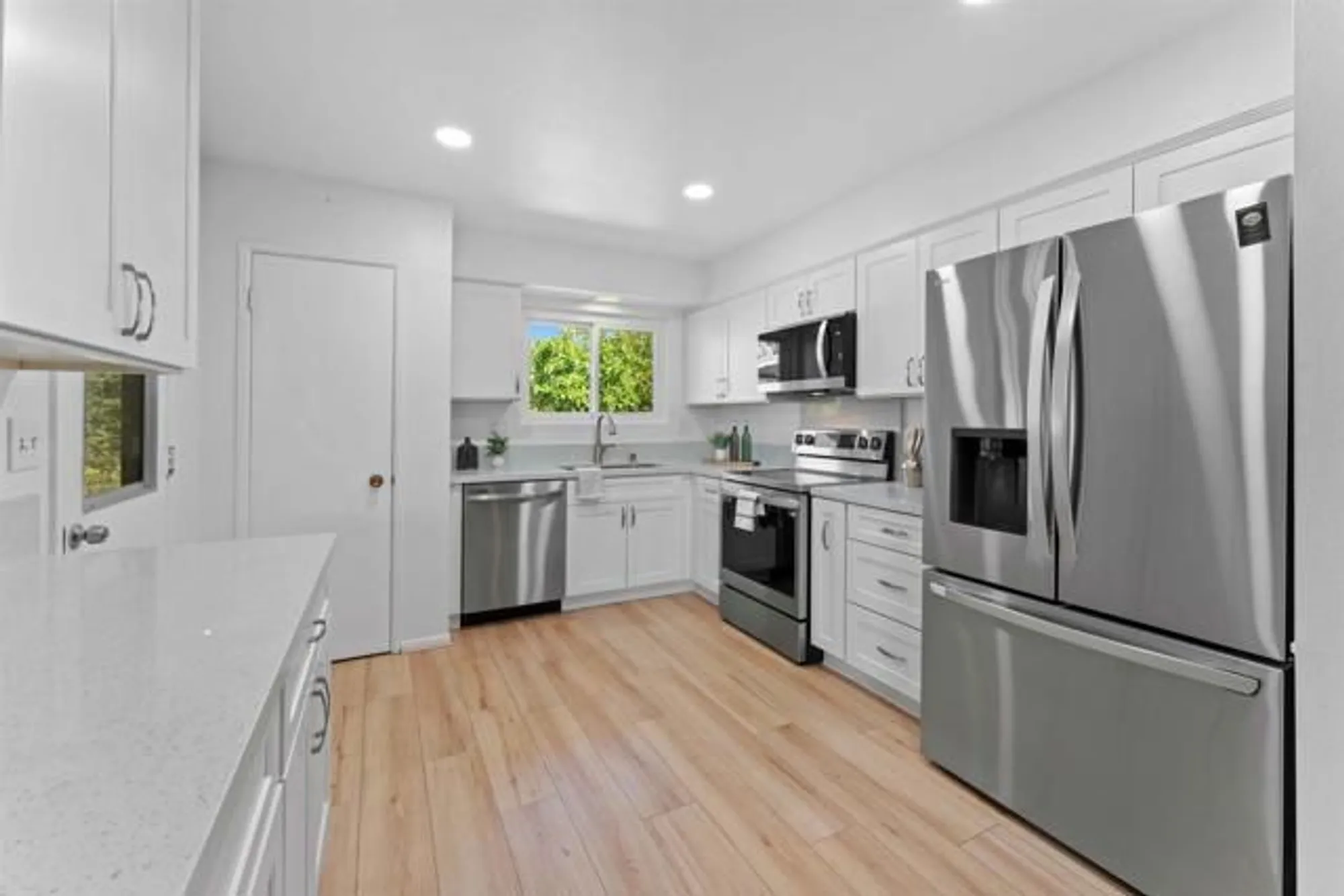 Property Slideshow image 7 of 28 | 25768 roanoke rd, Sun City, CA, 92586