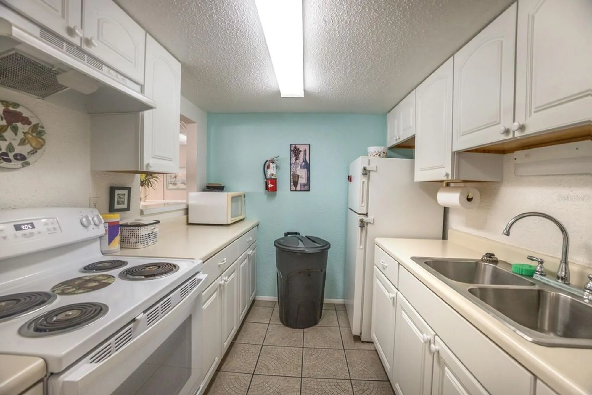 Property Slideshow image 31 of 35 | 4015 lake bayshore dr # 108, Bradenton, FL, 34205