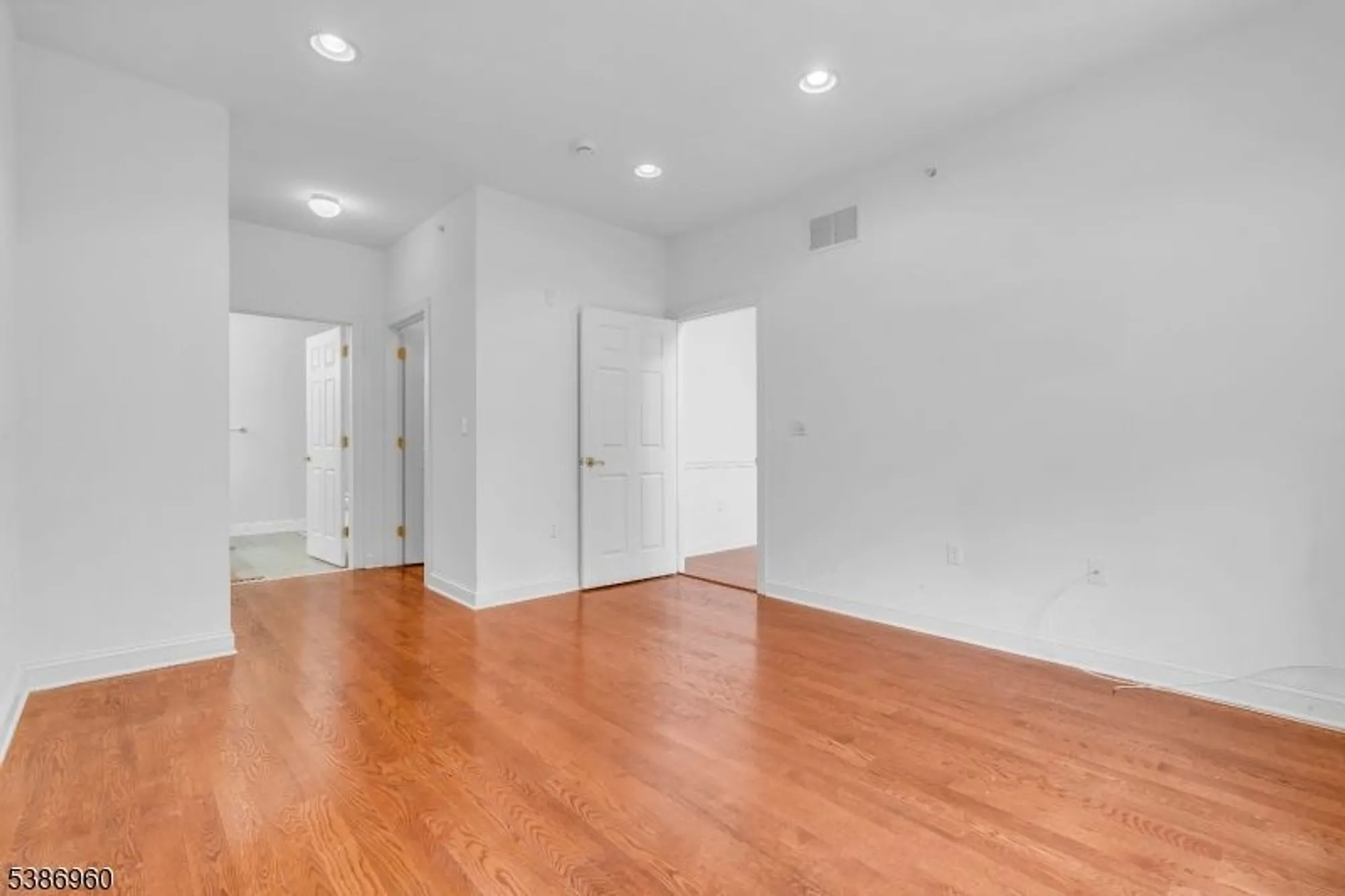 Property Slideshow image 17 of 38 | 182 victoria dr, Basking Ridge, NJ, 07920