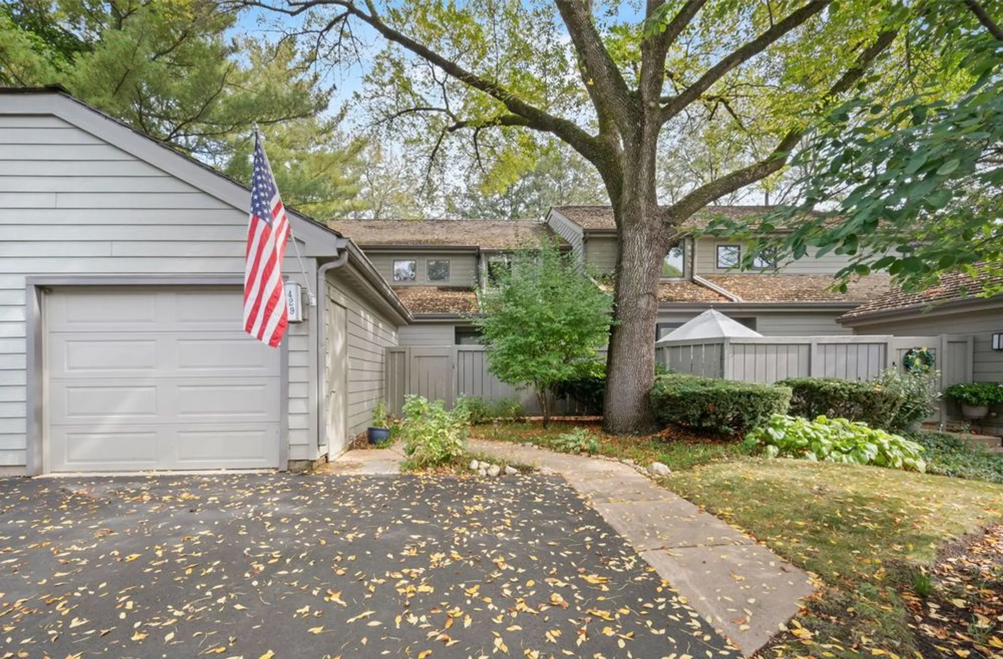 Property Slideshow image 1 of 31 | 429 valley view rd, Lake Barrington, IL, 60010