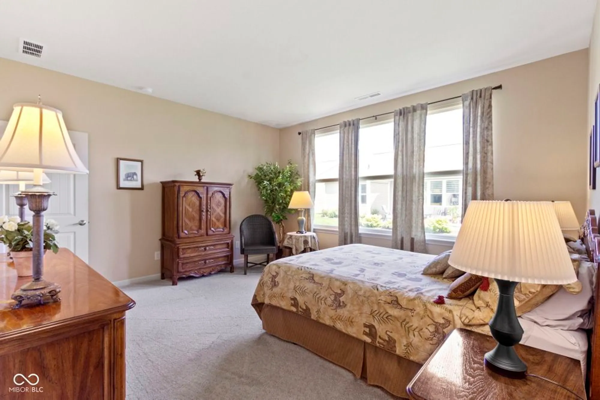 Property Slideshow image 23 of 44 | 16284 loire valley dr, Fishers, IN, 46037