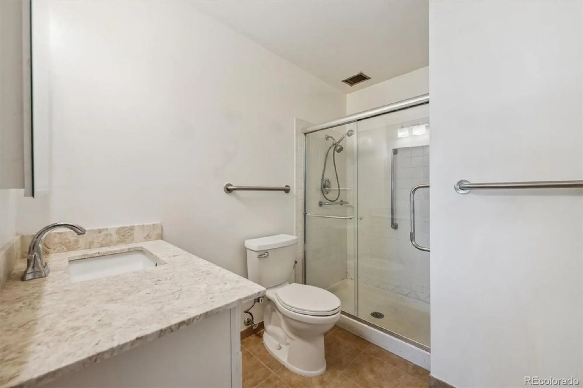 Property Slideshow image 12 of 31 | 725 s alton way unit 7d, Denver, CO, 80247