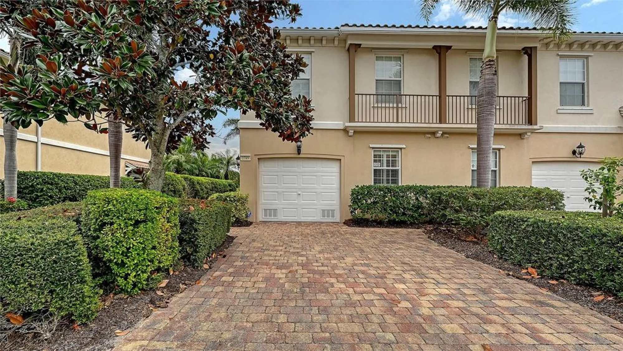 Property Slideshow image 1 of 63 | 1749 burgos dr, Sarasota, FL, 34238