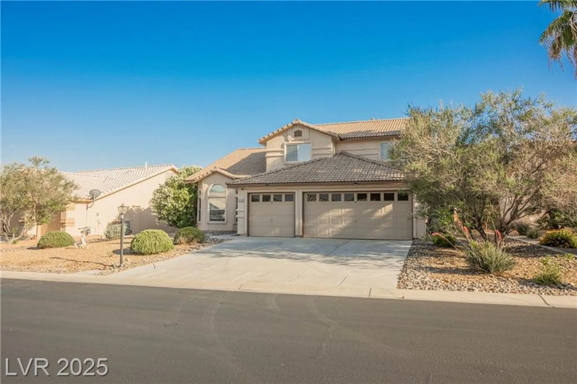 Property Slideshow image 4 of 66 | 5133 burr oak dr, Las Vegas, NV, 89130