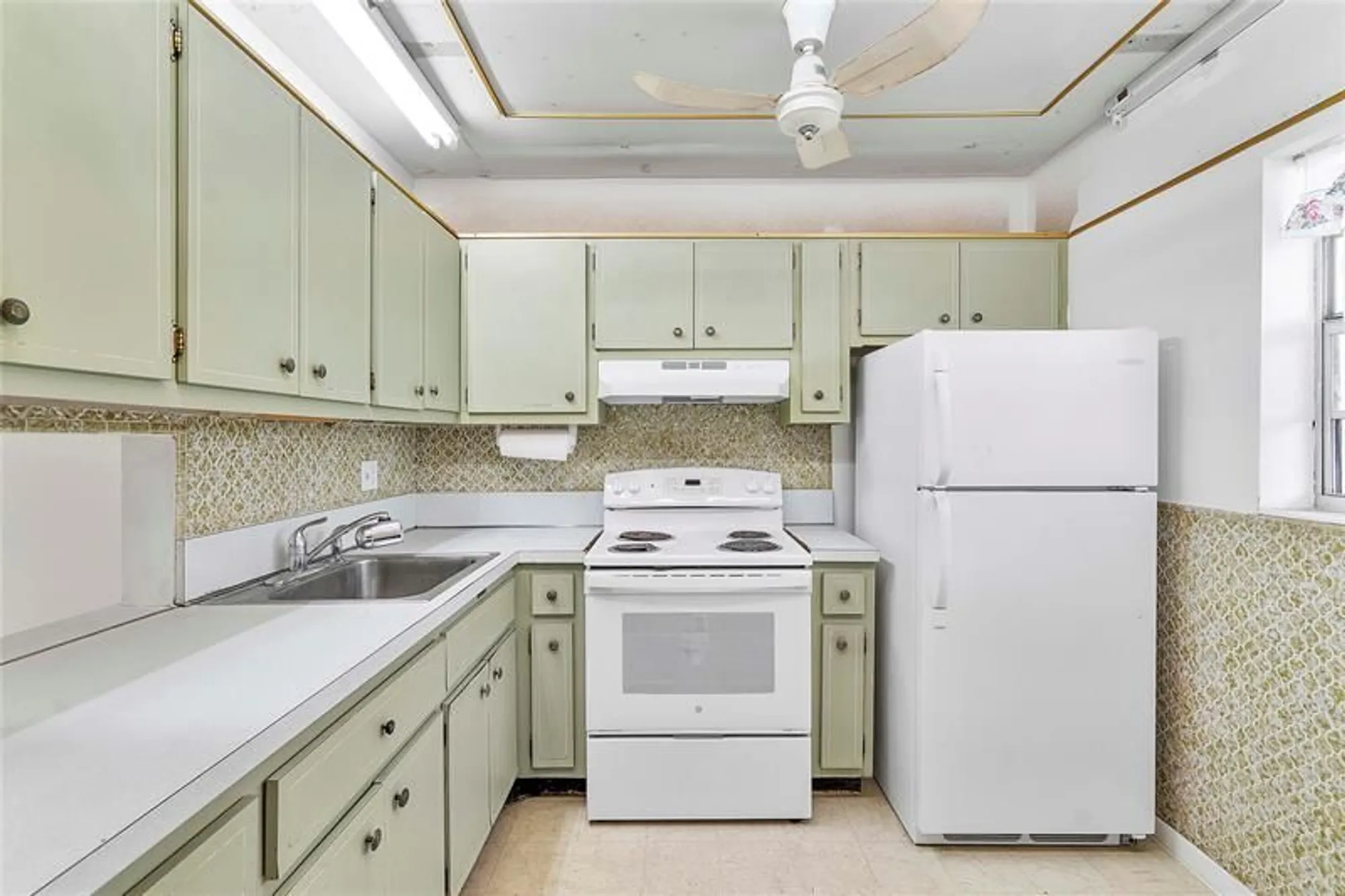 Property Slideshow image 4 of 21 | , Lauderdale Lakes, FL, 33313