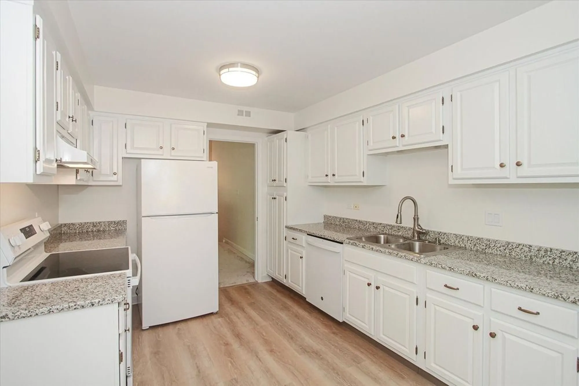 Property Slideshow image 11 of 32 | 78a foxwood ln # m169, Lake Barrington, IL, 60010