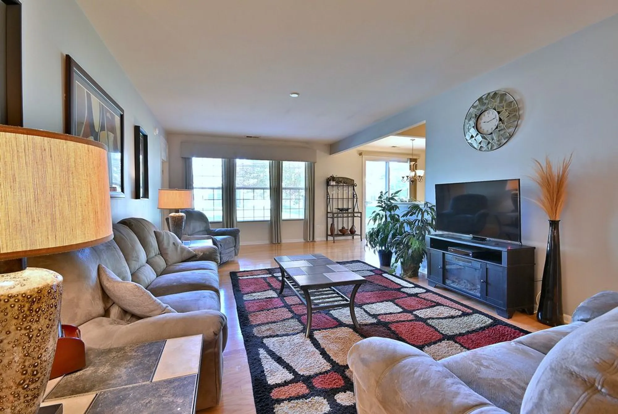 Property Slideshow image 13 of 36 | 2832 beacon point cir, Elgin, IL, 60124