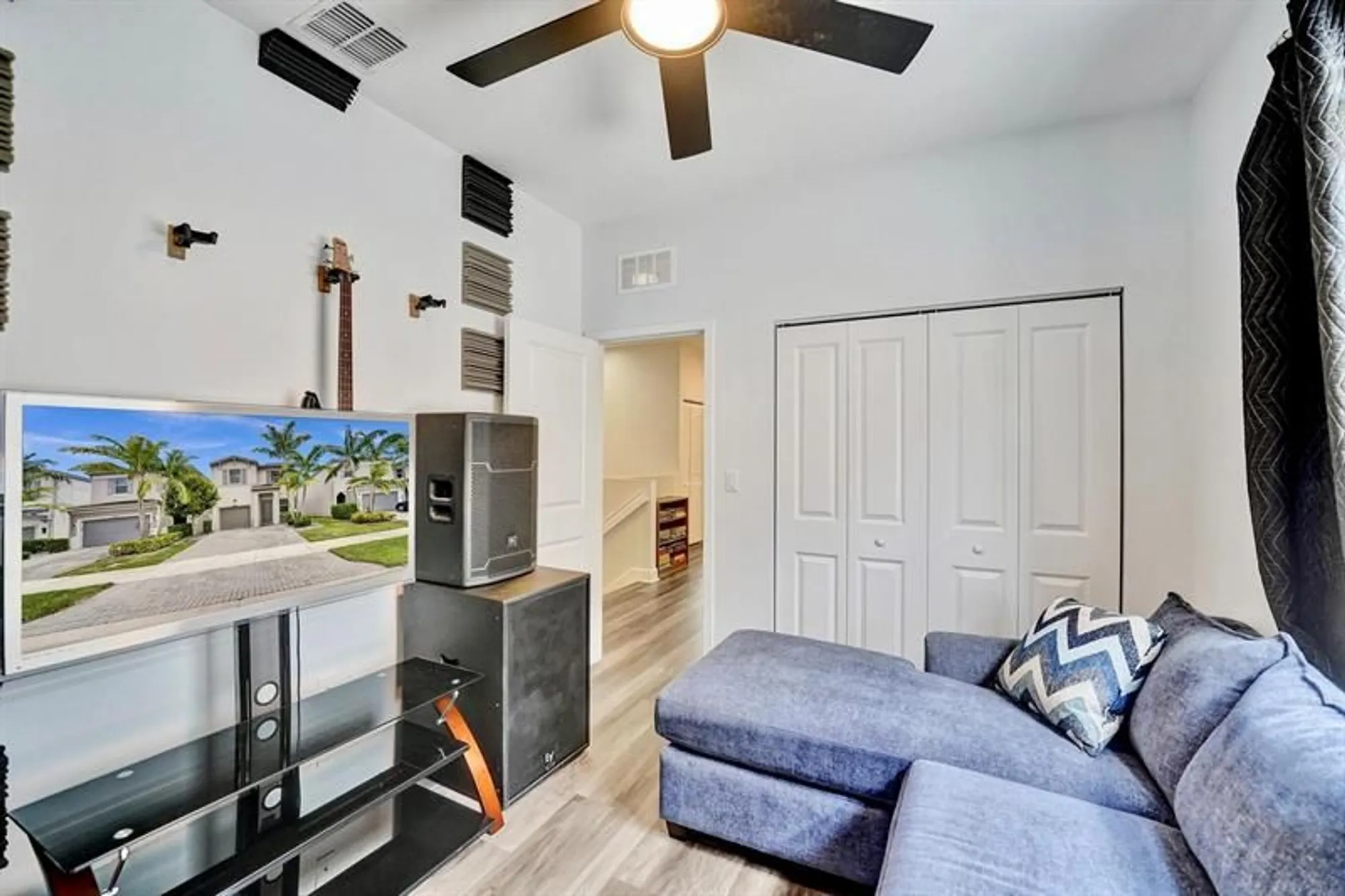 Property Slideshow image 35 of 47 | 4700 nw 48th ave, Tamarac, FL, 33319