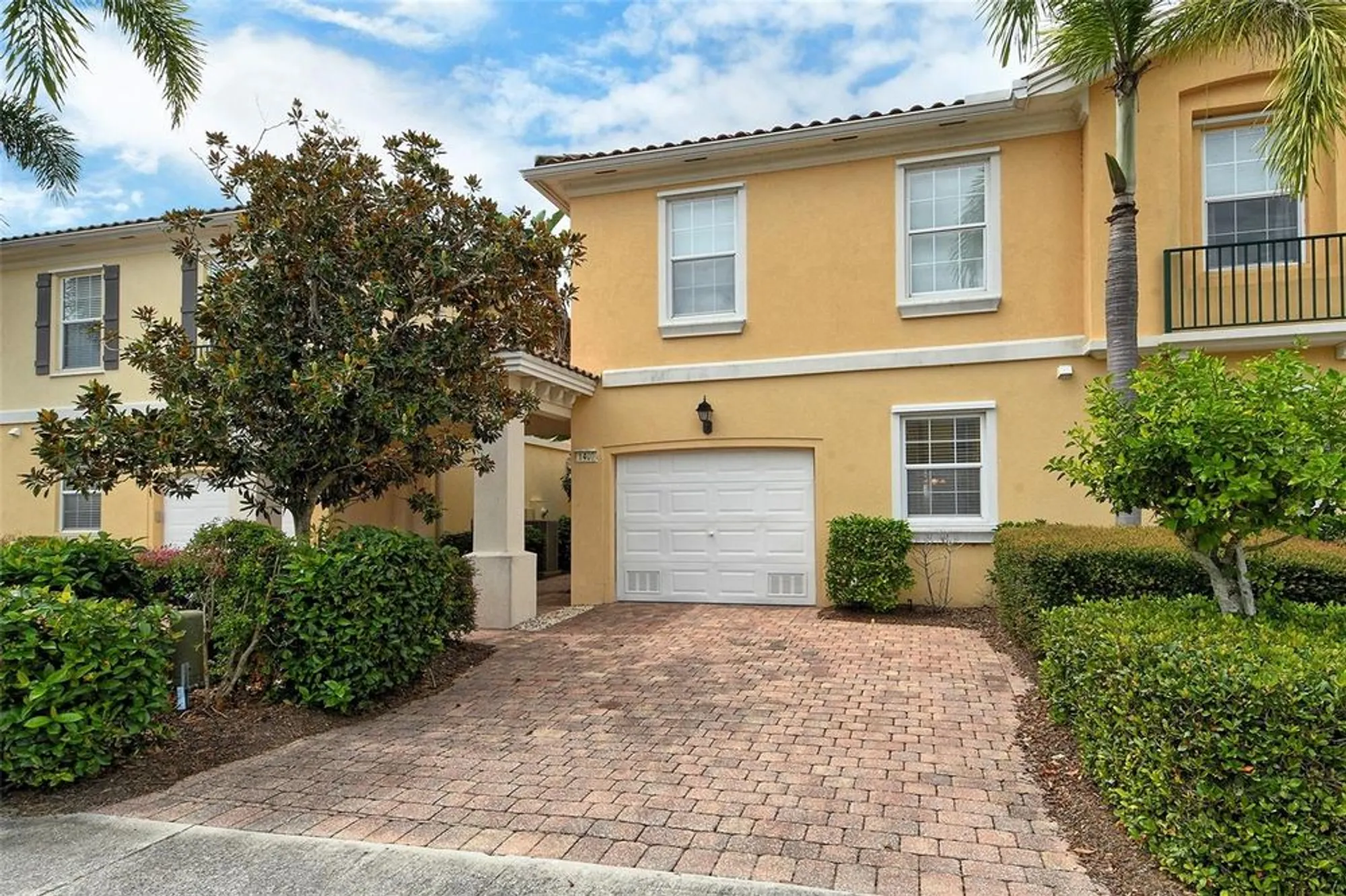 Property Slideshow image 2 of 49 | 1400 burgos dr, Sarasota, FL, 34238