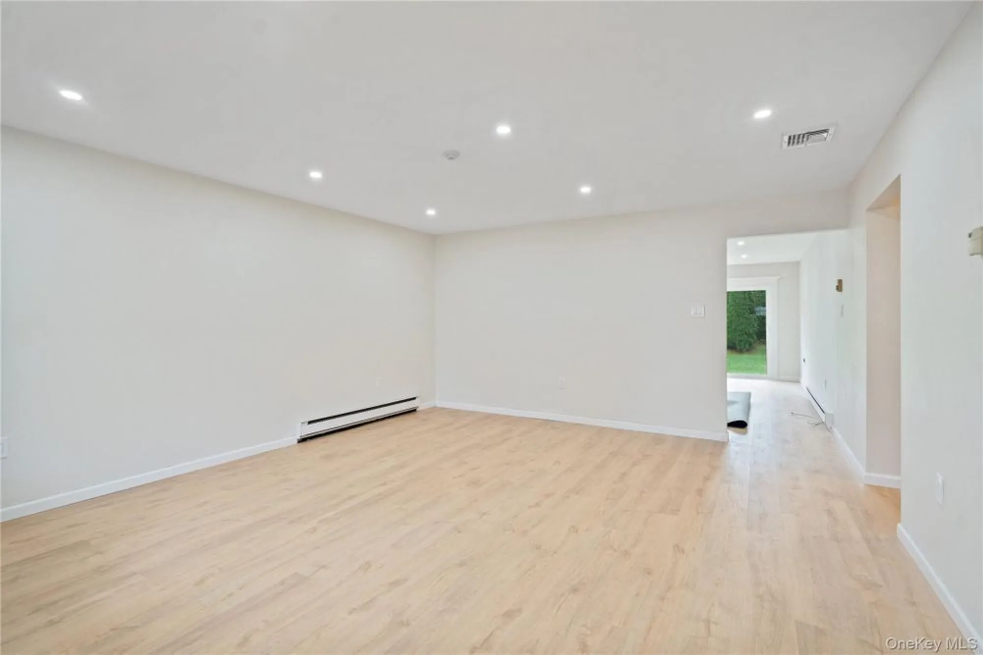 Property Slideshow image 6 of 29 | 53 freedom ln, Coram, NY, 11727