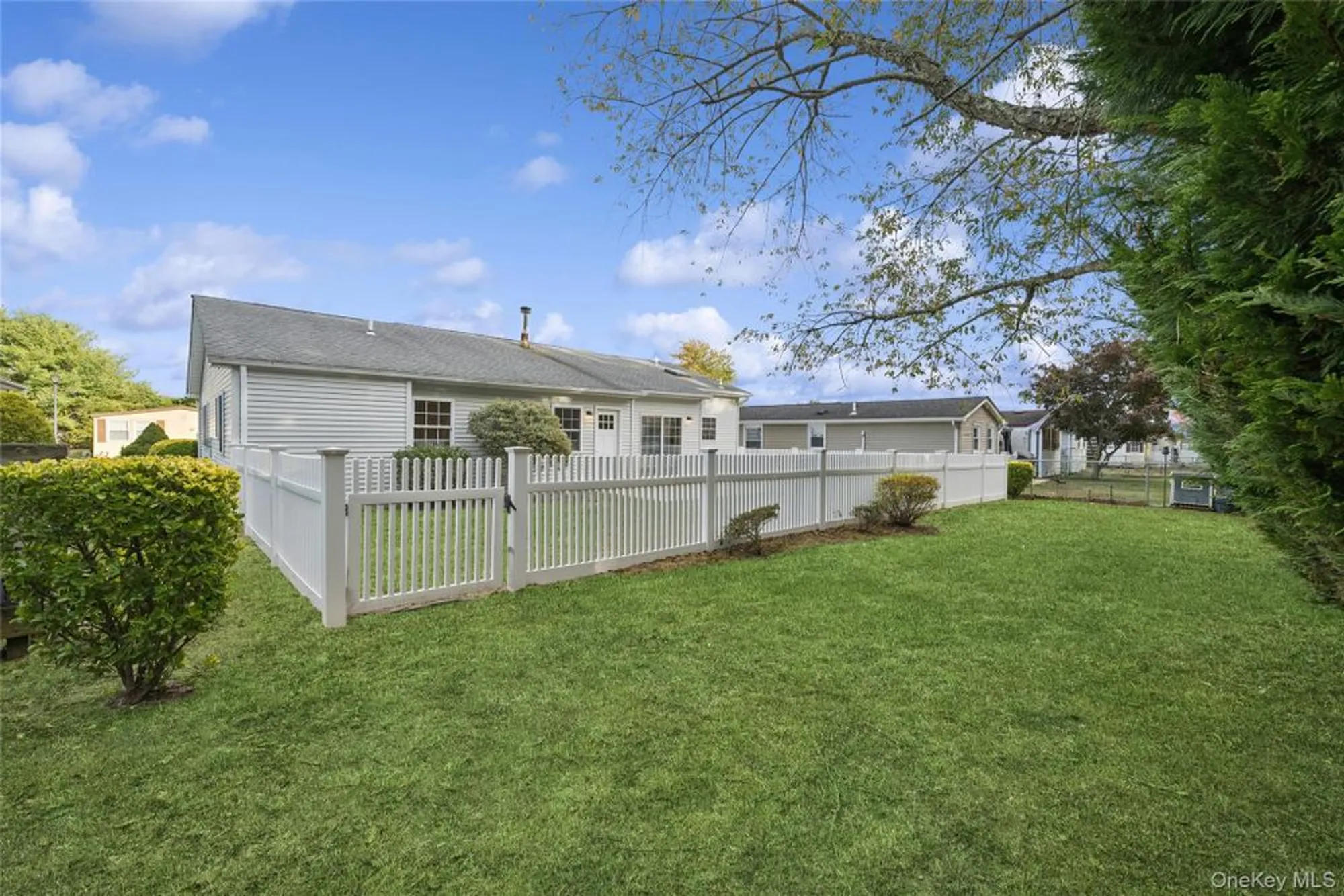 Property Slideshow image 18 of 28 | 99 village cir, Manorville, NY, 11949