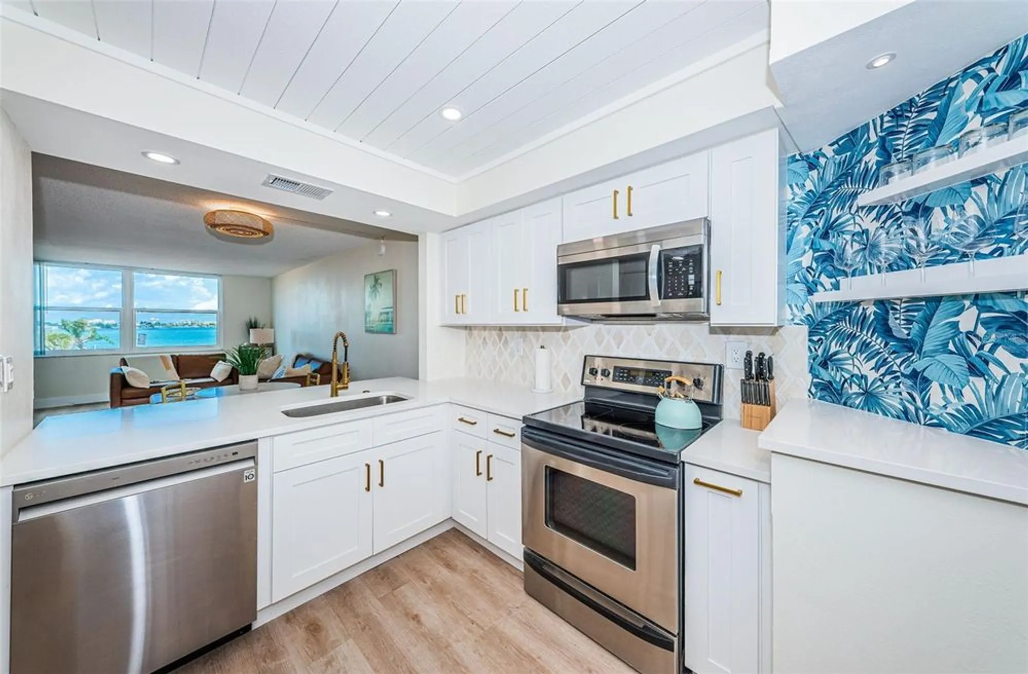 Property Slideshow image 9 of 50 | 6177 sun blvd apt 307, Saint Petersburg, FL, 33715