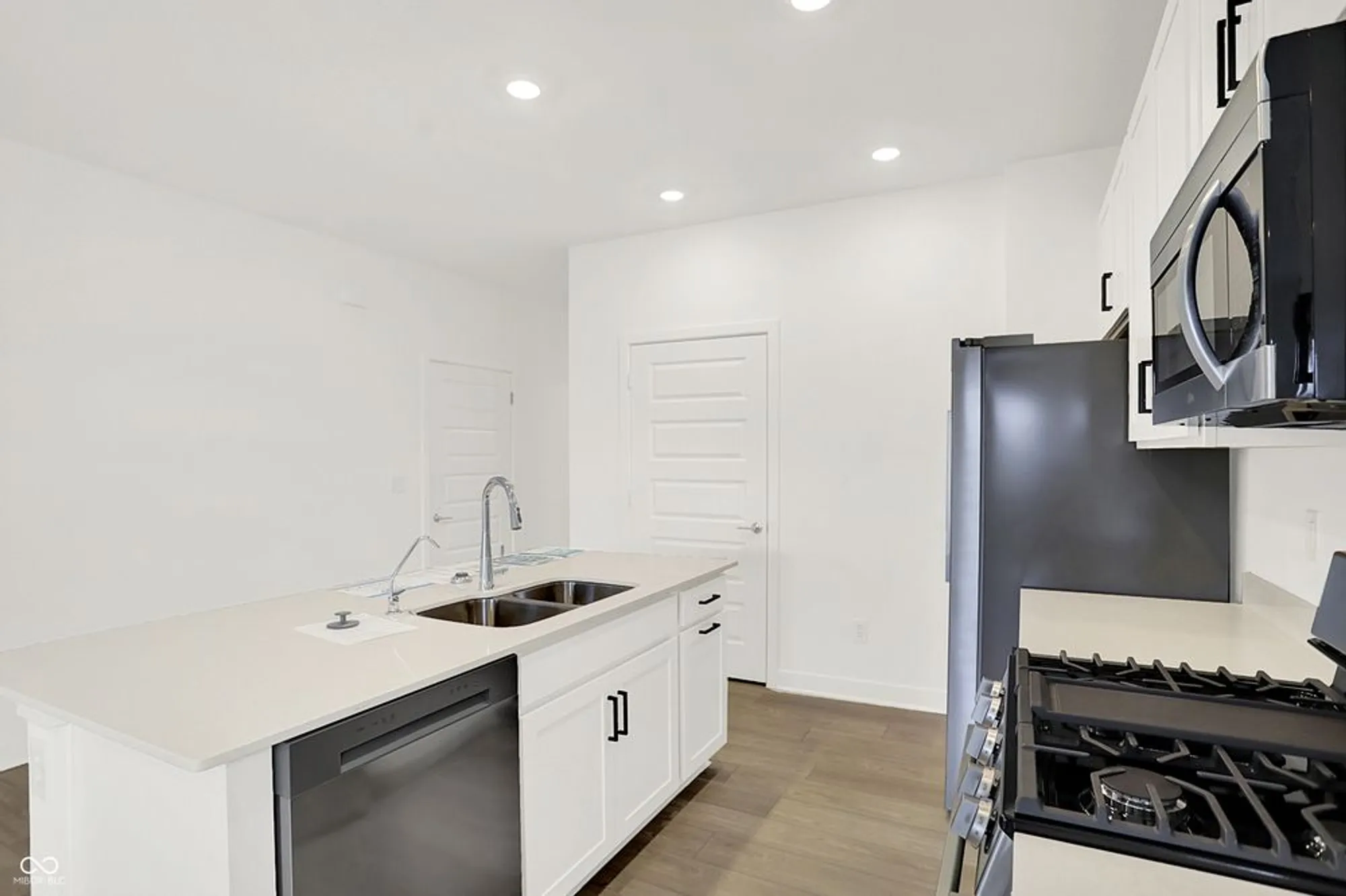 Property Slideshow image 11 of 34 | 5270 nettleton way, Avon, IN, 46123