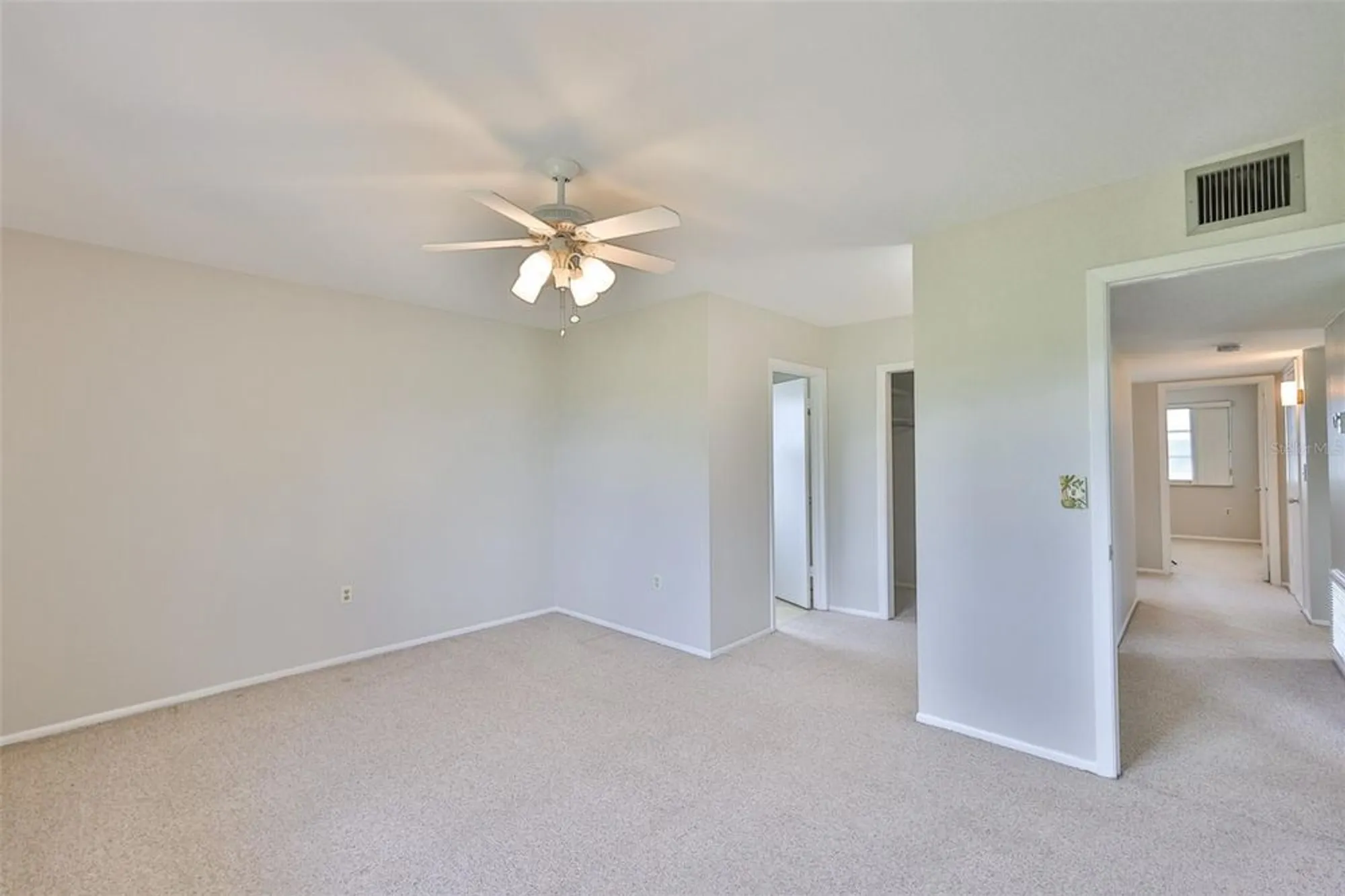 Property Slideshow image 20 of 41 | 823 fox hills dr, Sun City Center, FL, 33573