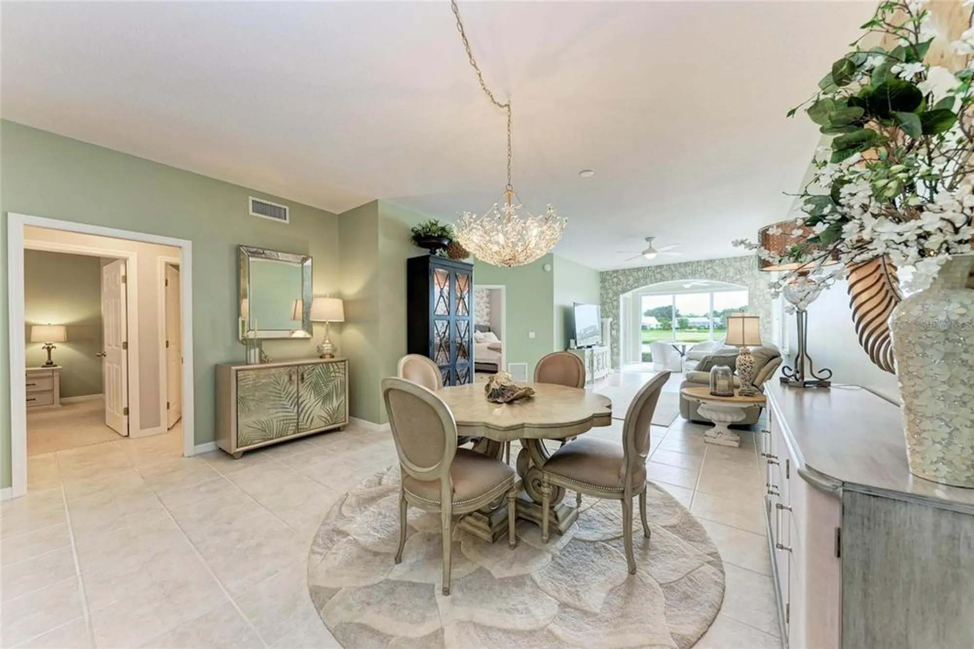 Property Slideshow image 4 of 43 | 119 woodbridge dr 103, Venice, FL, 34293