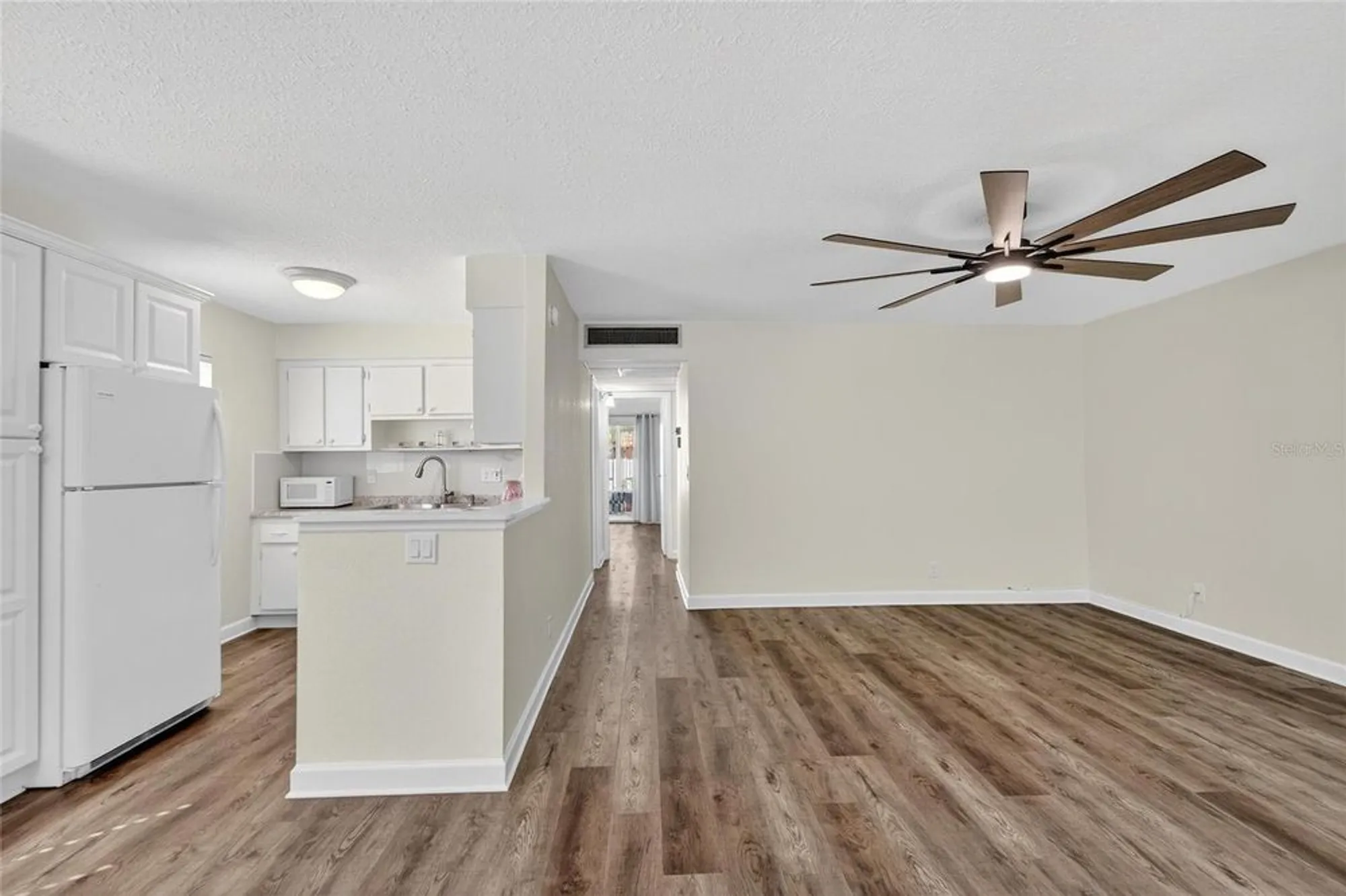 Property Slideshow image 5 of 28 | 1802 bedford ln 12, Sun City Center, FL, 33573