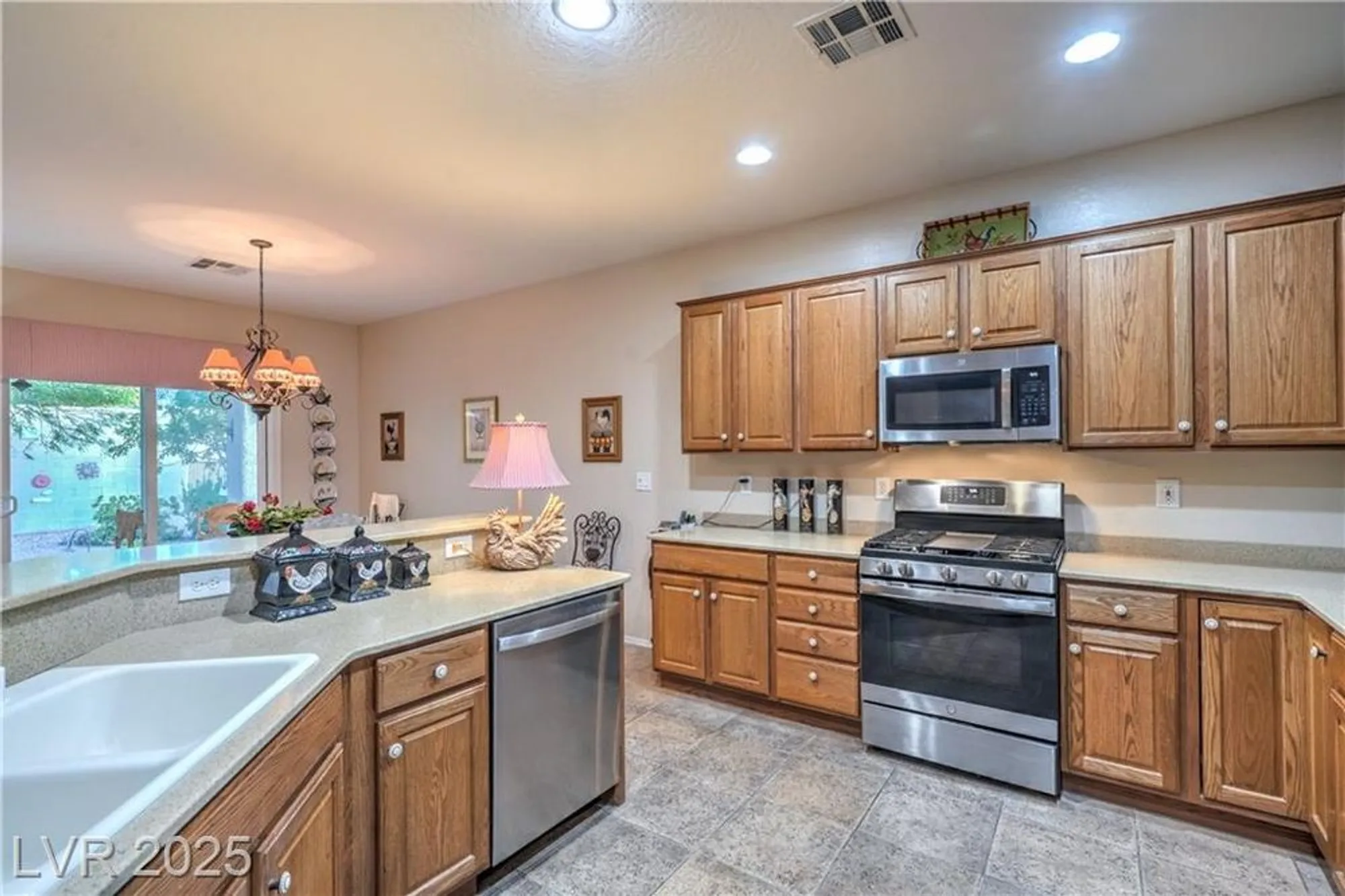 Property Slideshow image 13 of 62 | 2467 moonlight valley ave, Henderson, NV, 89044