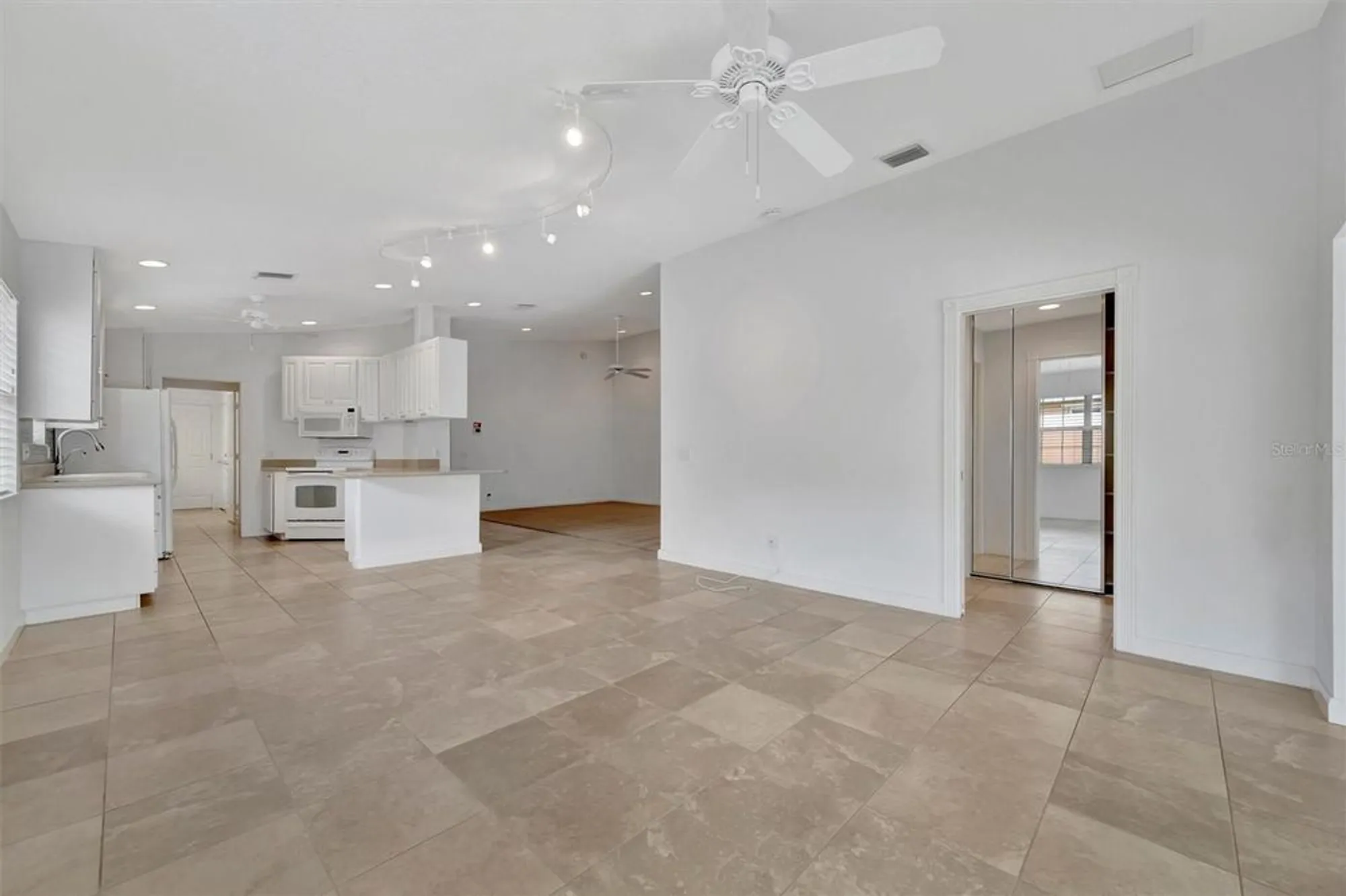 Property Slideshow image 14 of 51 | 5955 benevento dr, Sarasota, FL, 34238