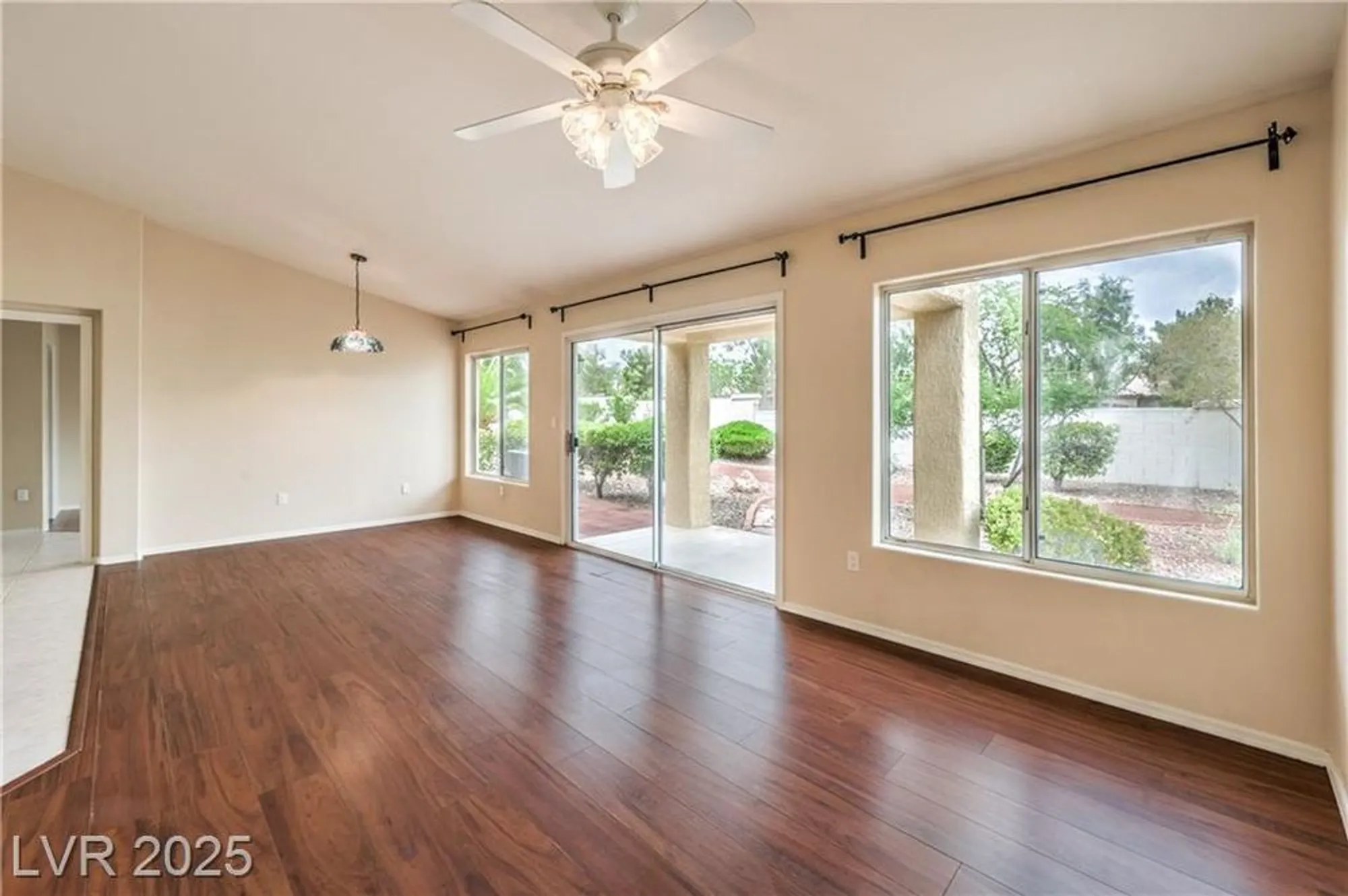 Property Slideshow image 9 of 39 | 9948 bundella dr, Las Vegas, NV, 89134