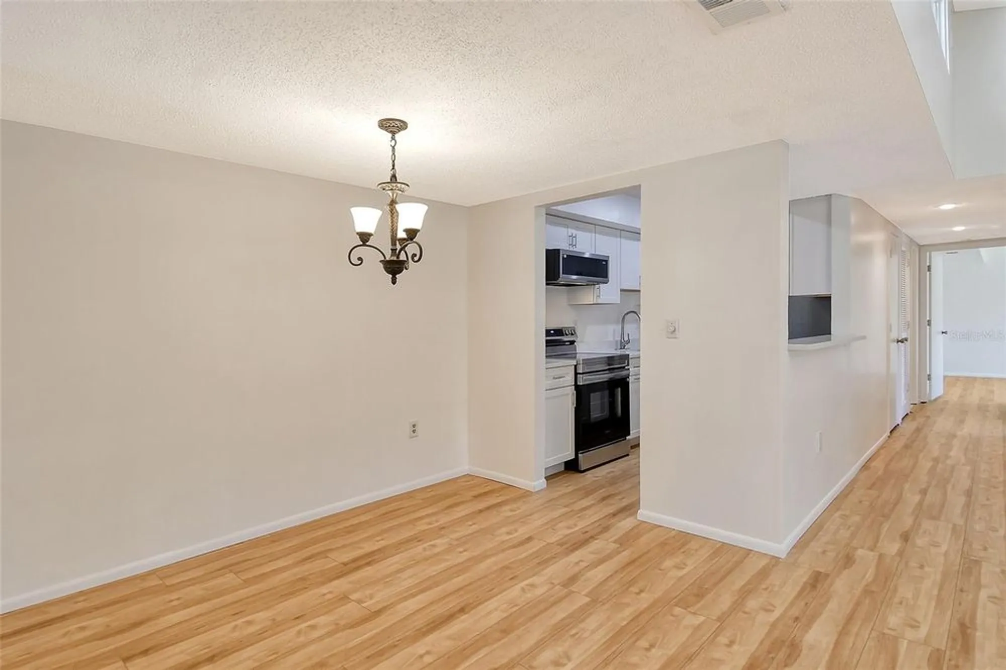 Property Slideshow image 26 of 37 | 6947 woodwind dr 77, Sarasota, FL, 34231