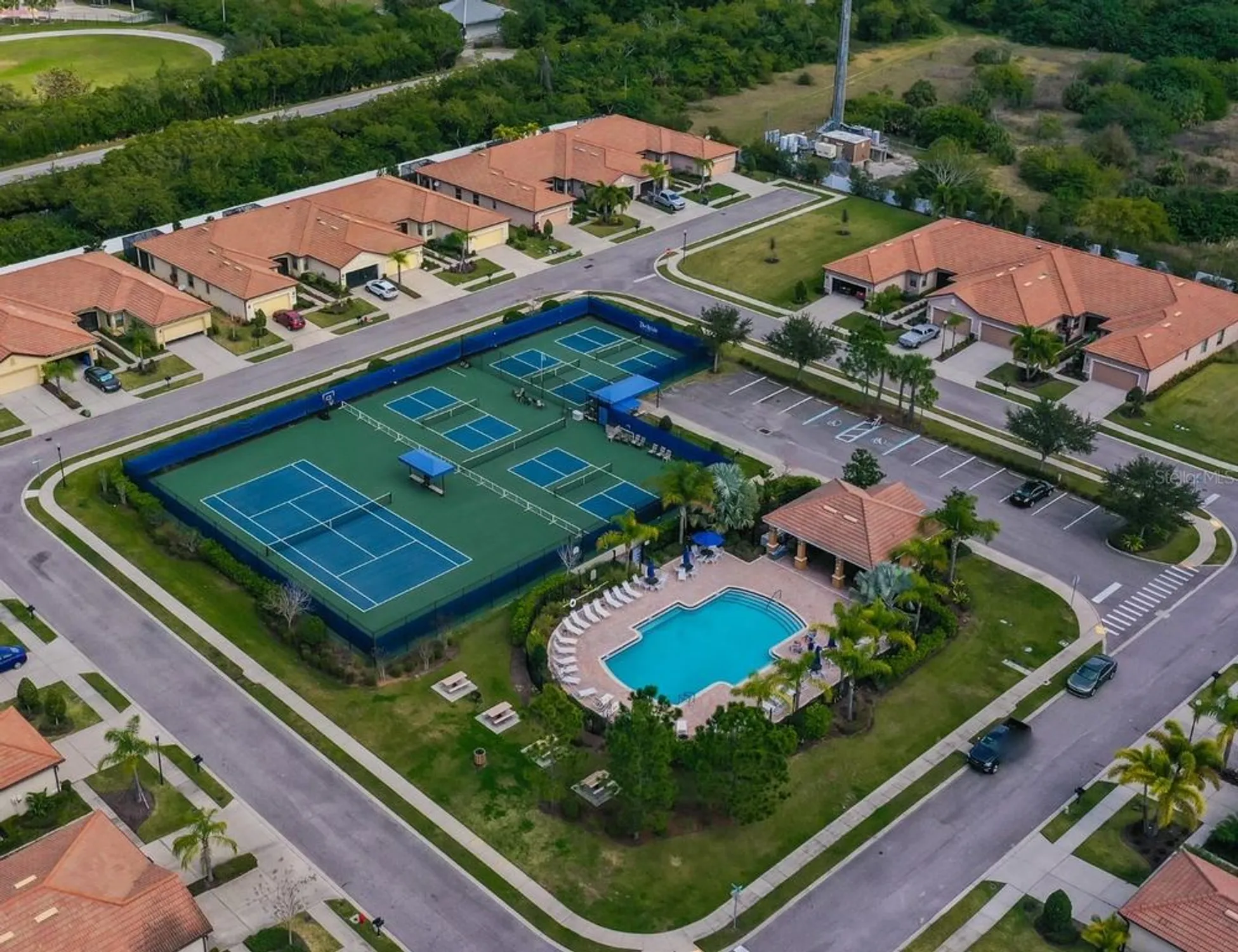 Property Slideshow image 29 of 32 | 239 mystic falls dr, Apollo Beach, FL, 33572